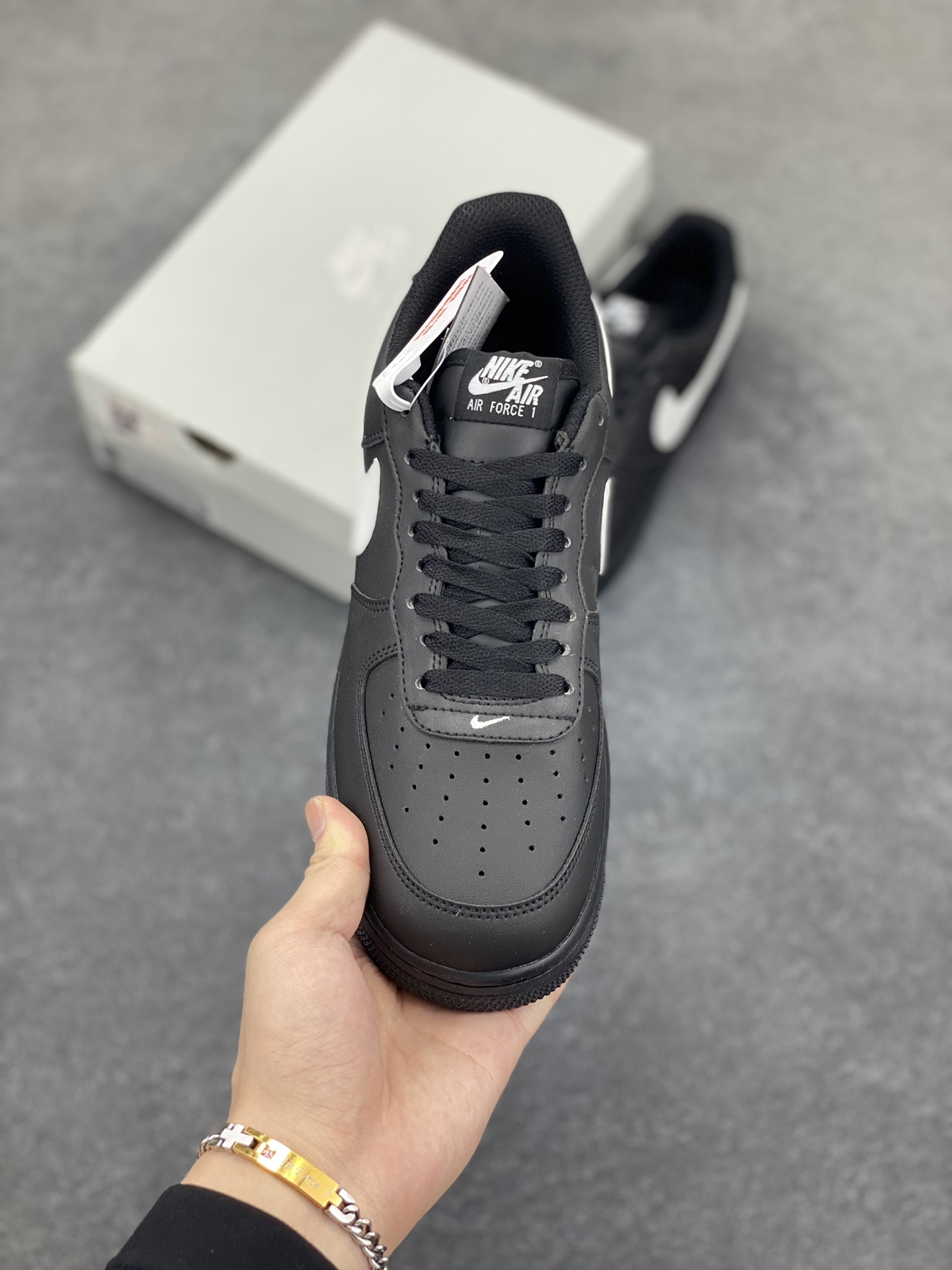 图片[2]-福利特价 Nike Air Force 1 Low 黑白勾 空军一号低帮运动休闲板鞋 原楦头原纸板 打造纯正空军版型 专注外贸渠道 全掌内置蜂窝气垫 原盒配件 原厂中底钢印、拉帮完美 货号：FZ0627-100 尺码：36 36.5 37.5 38 38.5 39 40 40.5 41 42 42.5 43 44 44.5 45-选品中心