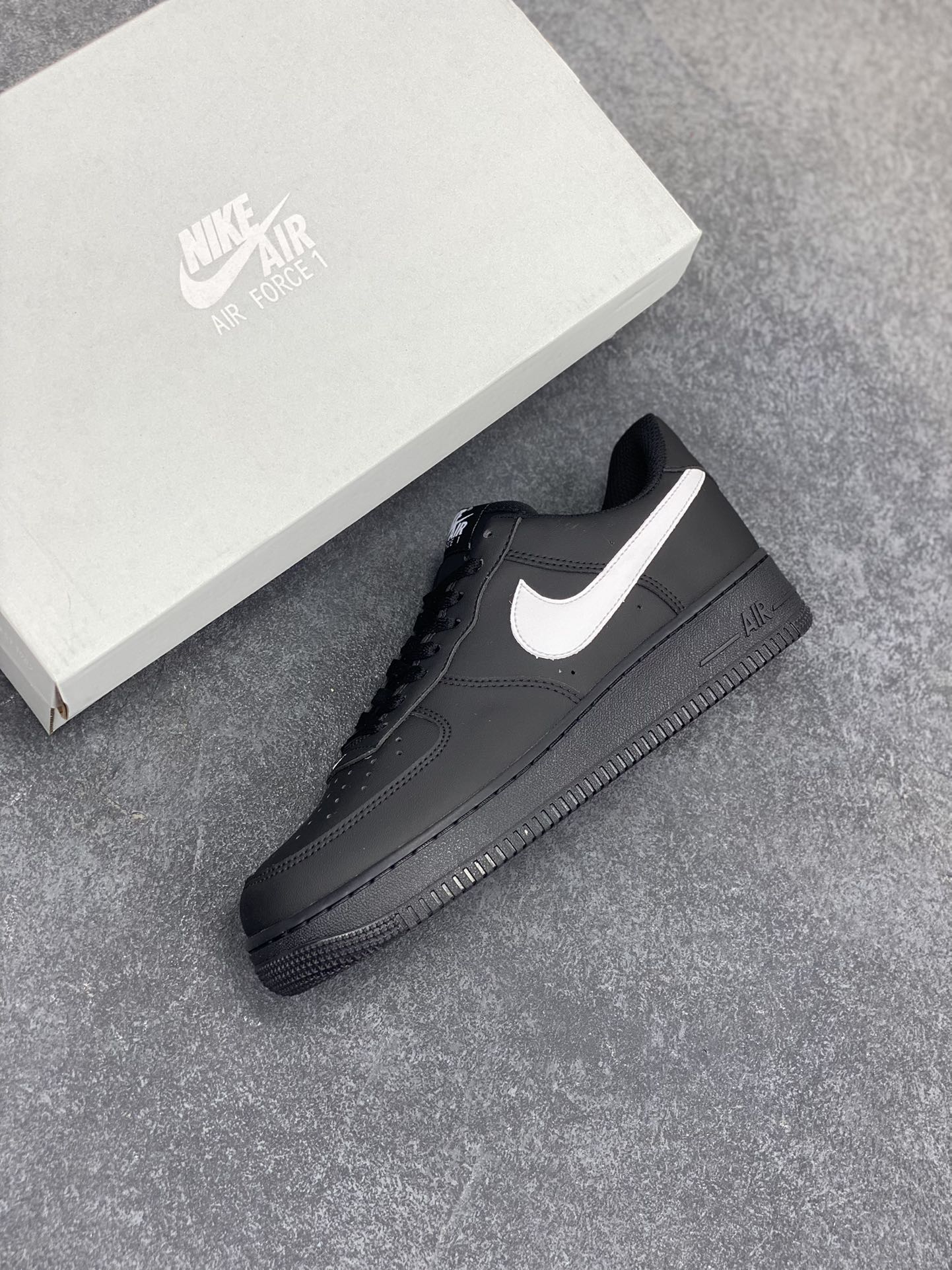 图片[7]-福利特价 Nike Air Force 1 Low 黑白勾 空军一号低帮运动休闲板鞋 原楦头原纸板 打造纯正空军版型 专注外贸渠道 全掌内置蜂窝气垫 原盒配件 原厂中底钢印、拉帮完美 货号：FZ0627-100 尺码：36 36.5 37.5 38 38.5 39 40 40.5 41 42 42.5 43 44 44.5 45-选品中心
