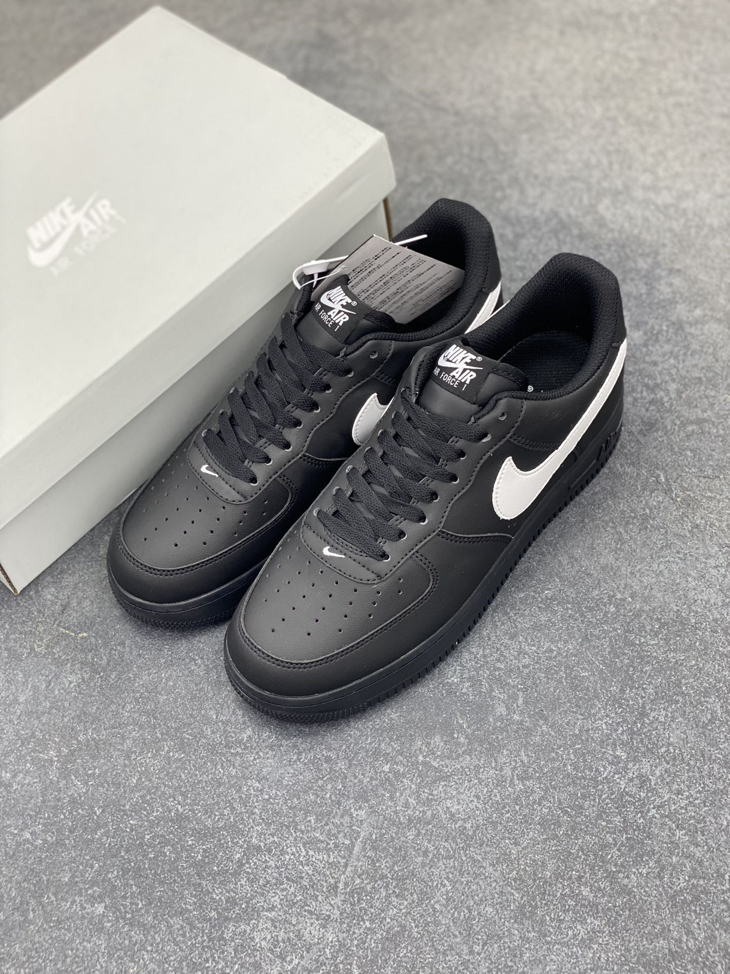 图片[8]-福利特价 Nike Air Force 1 Low 黑白勾 空军一号低帮运动休闲板鞋 原楦头原纸板 打造纯正空军版型 专注外贸渠道 全掌内置蜂窝气垫 原盒配件 原厂中底钢印、拉帮完美 货号：FZ0627-100 尺码：36 36.5 37.5 38 38.5 39 40 40.5 41 42 42.5 43 44 44.5 45-选品中心