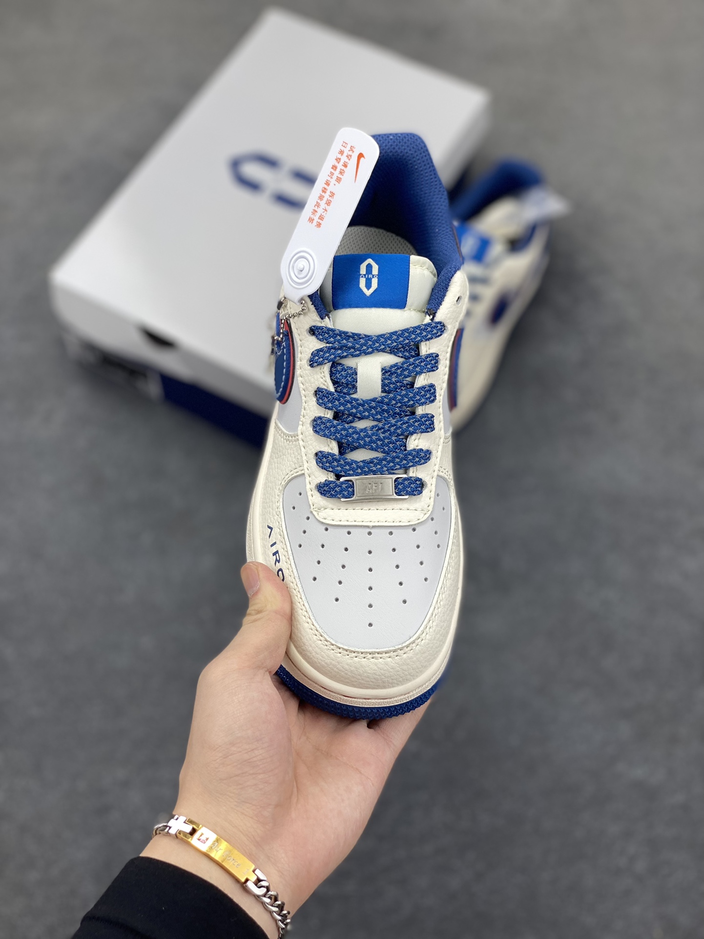 图片[2]-NIke Air Force 1 \’07 Low “问界联名——蓝M9”空军一号 低帮 运动鞋 休闲鞋 折边针车 工艺难度大 原楦头原纸板 原装鞋盒 定制五金配件 内置全掌气垫 原厂鞋底 货号：XS1958-611 尺码：36 36.5 37.5 38 38.5 39 40 40.5 41 42 42.5 43 44 44.5 45-选品中心