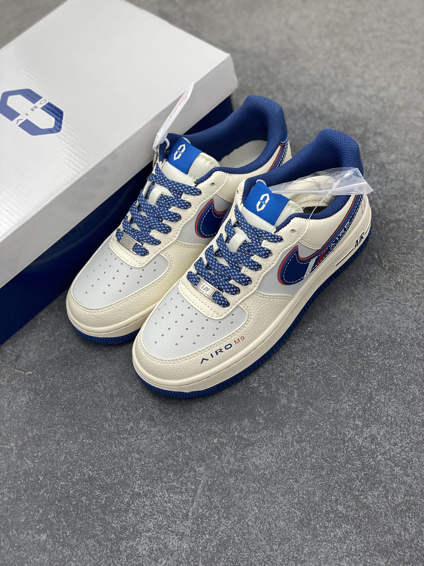 图片[8]-NIke Air Force 1 \’07 Low “问界联名——蓝M9”空军一号 低帮 运动鞋 休闲鞋 折边针车 工艺难度大 原楦头原纸板 原装鞋盒 定制五金配件 内置全掌气垫 原厂鞋底 货号：XS1958-611 尺码：36 36.5 37.5 38 38.5 39 40 40.5 41 42 42.5 43 44 44.5 45-选品中心