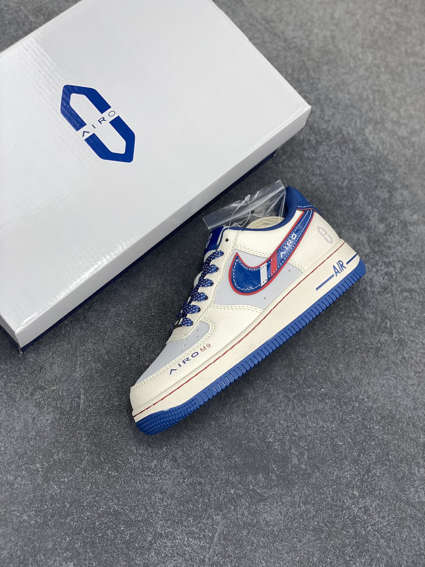 图片[7]-NIke Air Force 1 \’07 Low “问界联名——蓝M9”空军一号 低帮 运动鞋 休闲鞋 折边针车 工艺难度大 原楦头原纸板 原装鞋盒 定制五金配件 内置全掌气垫 原厂鞋底 货号：XS1958-611 尺码：36 36.5 37.5 38 38.5 39 40 40.5 41 42 42.5 43 44 44.5 45-选品中心