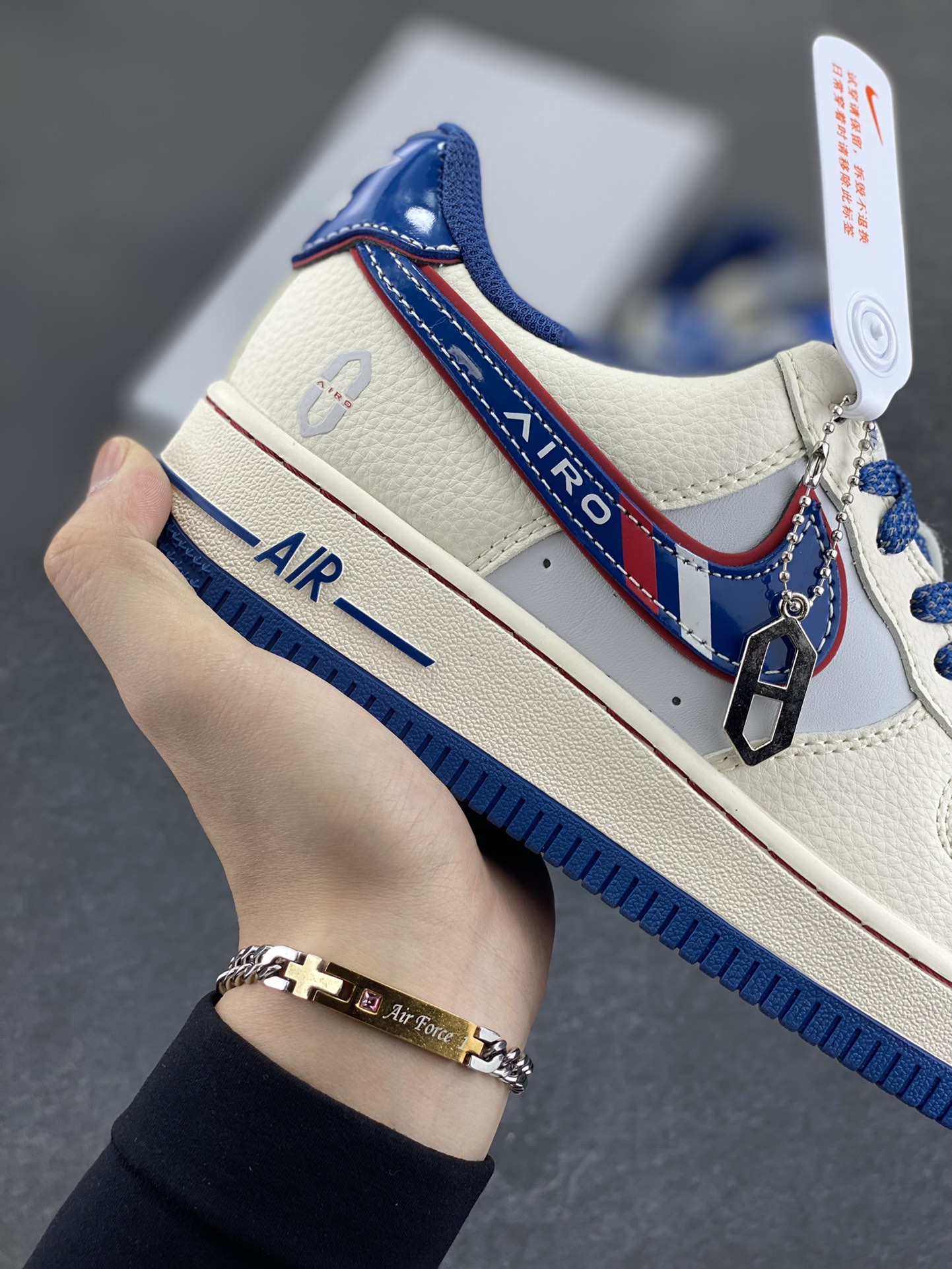 图片[6]-NIke Air Force 1 \’07 Low “问界联名——蓝M9”空军一号 低帮 运动鞋 休闲鞋 折边针车 工艺难度大 原楦头原纸板 原装鞋盒 定制五金配件 内置全掌气垫 原厂鞋底 货号：XS1958-611 尺码：36 36.5 37.5 38 38.5 39 40 40.5 41 42 42.5 43 44 44.5 45-选品中心