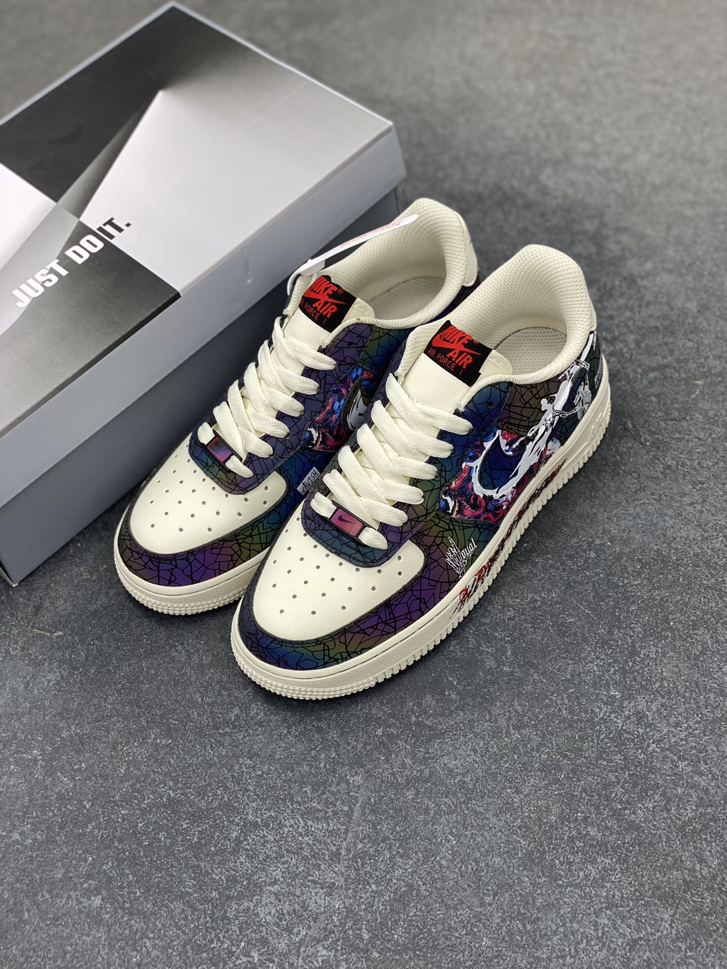 图片[8]-“快乐至死”Nike Air Force 1 “Happy to end”空军一号定制低帮板鞋 跃动在时代浪潮上的精灵，用炽热的灵魂将每一寸时光都点燃成绚烂烟火。这群年轻人挣脱世俗枷锁，以无畏为舟，以热爱为帆，在生活的汪洋中肆意驰骋。他们追逐音乐节上震耳欲聋的鼓点，在霓虹闪烁的舞池里释放自我 货号：DY2032-320 尺码：36 36.5 37.5 38 38.5 39 40 40.5 41 42 42.5 43 44 44.5 45-选品中心