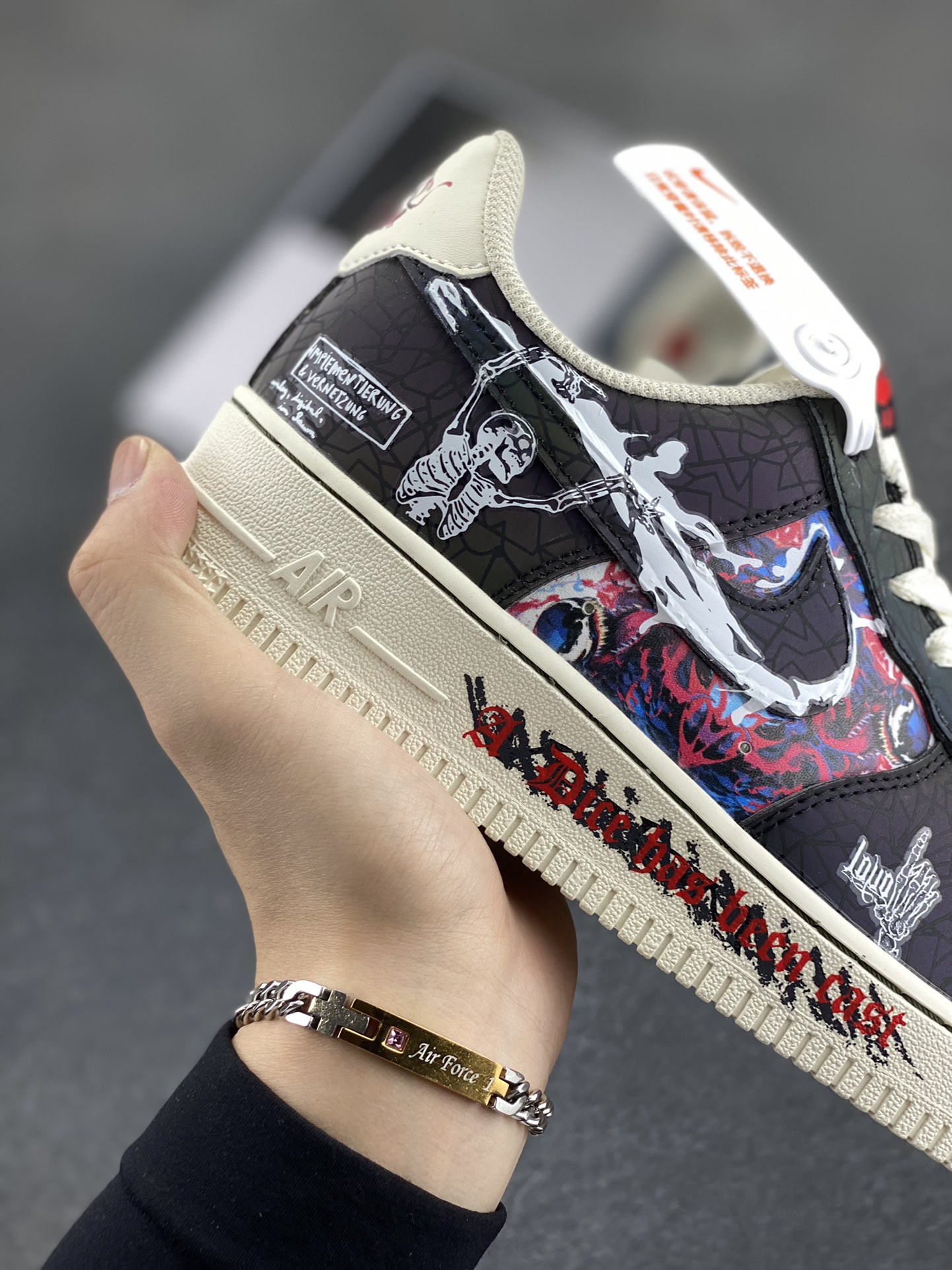图片[6]-“快乐至死”Nike Air Force 1 “Happy to end”空军一号定制低帮板鞋 跃动在时代浪潮上的精灵，用炽热的灵魂将每一寸时光都点燃成绚烂烟火。这群年轻人挣脱世俗枷锁，以无畏为舟，以热爱为帆，在生活的汪洋中肆意驰骋。他们追逐音乐节上震耳欲聋的鼓点，在霓虹闪烁的舞池里释放自我 货号：DY2032-320 尺码：36 36.5 37.5 38 38.5 39 40 40.5 41 42 42.5 43 44 44.5 45-选品中心