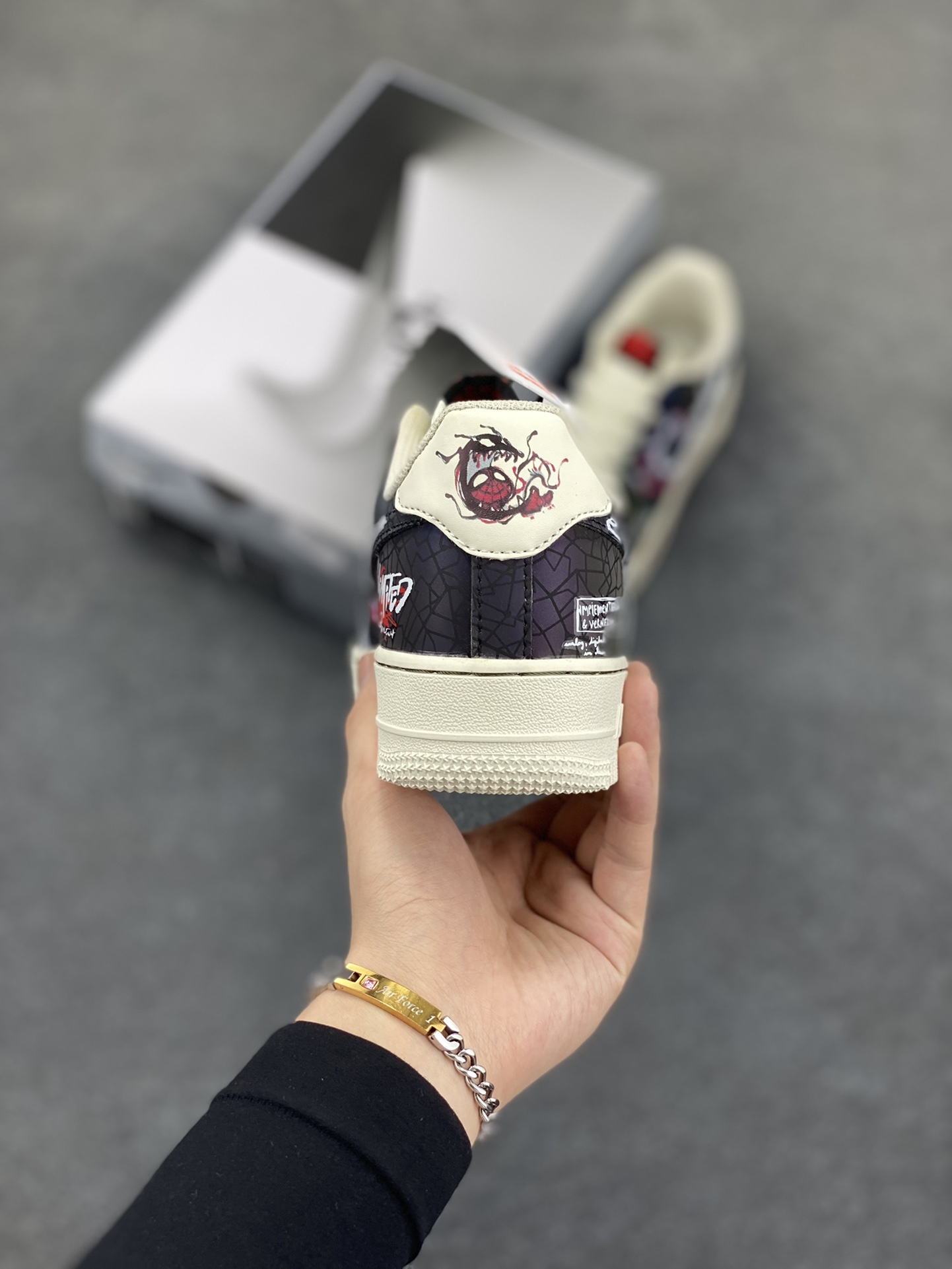 图片[4]-“快乐至死”Nike Air Force 1 “Happy to end”空军一号定制低帮板鞋 跃动在时代浪潮上的精灵，用炽热的灵魂将每一寸时光都点燃成绚烂烟火。这群年轻人挣脱世俗枷锁，以无畏为舟，以热爱为帆，在生活的汪洋中肆意驰骋。他们追逐音乐节上震耳欲聋的鼓点，在霓虹闪烁的舞池里释放自我 货号：DY2032-320 尺码：36 36.5 37.5 38 38.5 39 40 40.5 41 42 42.5 43 44 44.5 45-选品中心