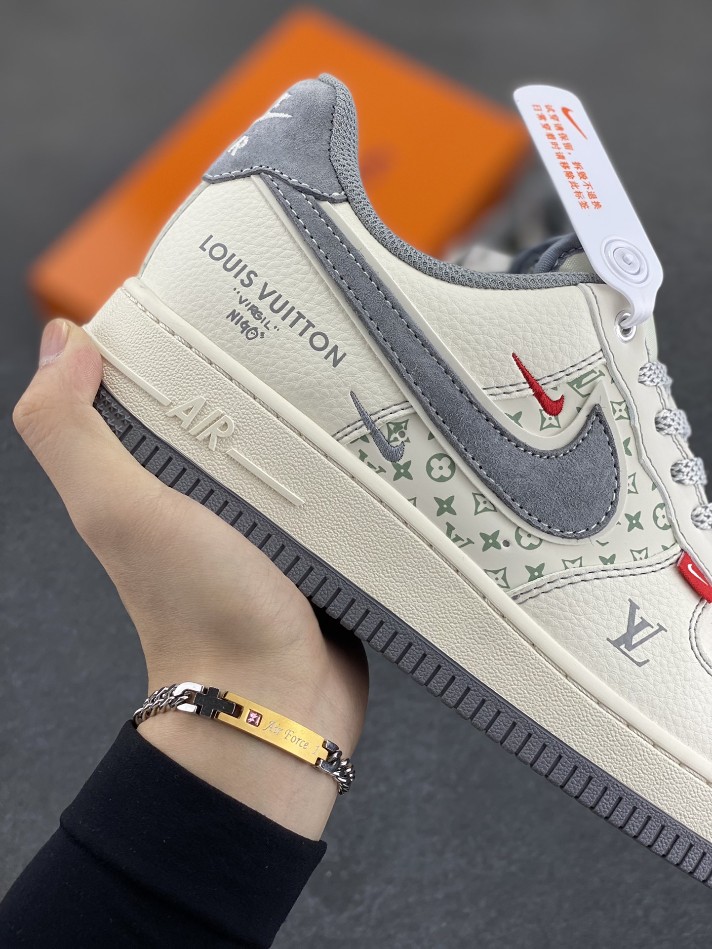 图片[6]-NIke Air Force 1 \’07 Low “LV联名——米灰小双勾”空军一号 低帮 运动鞋 休闲鞋 折边针车 工艺难度大 原楦头原纸板 原装鞋盒 定制五金配件 内置全掌气垫 原厂鞋底 货号：YX5066-350 尺码：36 36.5 37.5 38 38.5 39 40 40.5 41 42 42.5 43 44 44.5 45-选品中心