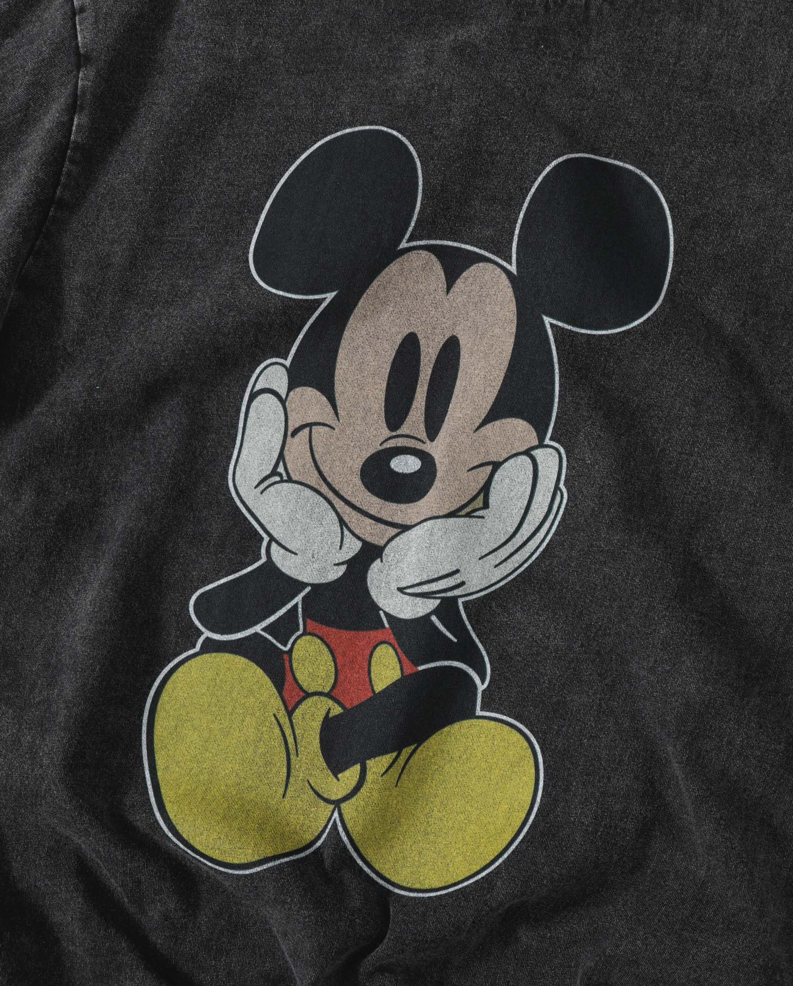 💰120包邮
Saint Michael X Mickey 米奇联名25SS限定水洗做旧重磅高街短袖 情侣款
重磅好货来袭,重工成衣水洗,高端白墨数码直喷印花工艺,完美的天地针走线Cleanfit版型,潮咖男女上身帅爆了!优选32支260g优质长绒棉面料,表面蚀毛工艺处理,面料本身颜色为活性黑,经过重工石磨水洗工艺,自然褪色成淡淡的水洗灰色,亲肤舒适,挺阔有型,十分高级且更有质感!精工裁剪,重工天地针车工走线,宽松的Cleanfit阔版版型,上身显高显瘦,百搭任何身材,妹子可完美驾驭小码,完全不挑人。印花细节方面采用进口椭圆机白墨打底数码直喷印花,环保的印料完全渗进棉料里,透气性好,上身保证不闷热。原版开模,多次打板最终达到清晰细腻的图案效果,加之重磅洗水做旧工艺,复古高级感爆棚,区别普通印花。百分百的重工好货,小哥哥小姐姐出街搭配,自留必备,强烈推荐~
Size: S M L XL
肩宽 胸围 衣长
S 54 120 71
M 56 124 73
L 58 128 75
XL 60 132 77