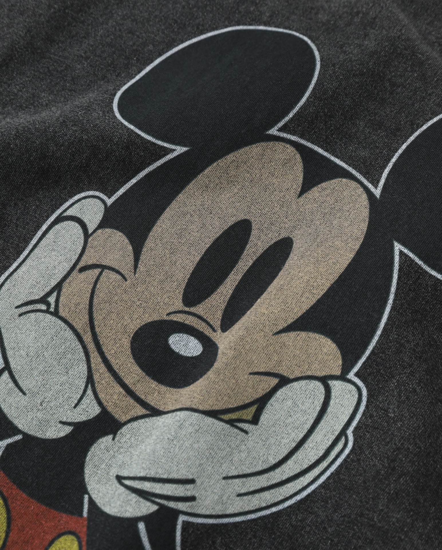 💰120包邮
Saint Michael X Mickey 米奇联名25SS限定水洗做旧重磅高街短袖 情侣款
重磅好货来袭,重工成衣水洗,高端白墨数码直喷印花工艺,完美的天地针走线Cleanfit版型,潮咖男女上身帅爆了!优选32支260g优质长绒棉面料,表面蚀毛工艺处理,面料本身颜色为活性黑,经过重工石磨水洗工艺,自然褪色成淡淡的水洗灰色,亲肤舒适,挺阔有型,十分高级且更有质感!精工裁剪,重工天地针车工走线,宽松的Cleanfit阔版版型,上身显高显瘦,百搭任何身材,妹子可完美驾驭小码,完全不挑人。印花细节方面采用进口椭圆机白墨打底数码直喷印花,环保的印料完全渗进棉料里,透气性好,上身保证不闷热。原版开模,多次打板最终达到清晰细腻的图案效果,加之重磅洗水做旧工艺,复古高级感爆棚,区别普通印花。百分百的重工好货,小哥哥小姐姐出街搭配,自留必备,强烈推荐~
Size: S M L XL
肩宽 胸围 衣长
S 54 120 71
M 56 124 73
L 58 128 75
XL 60 132 77