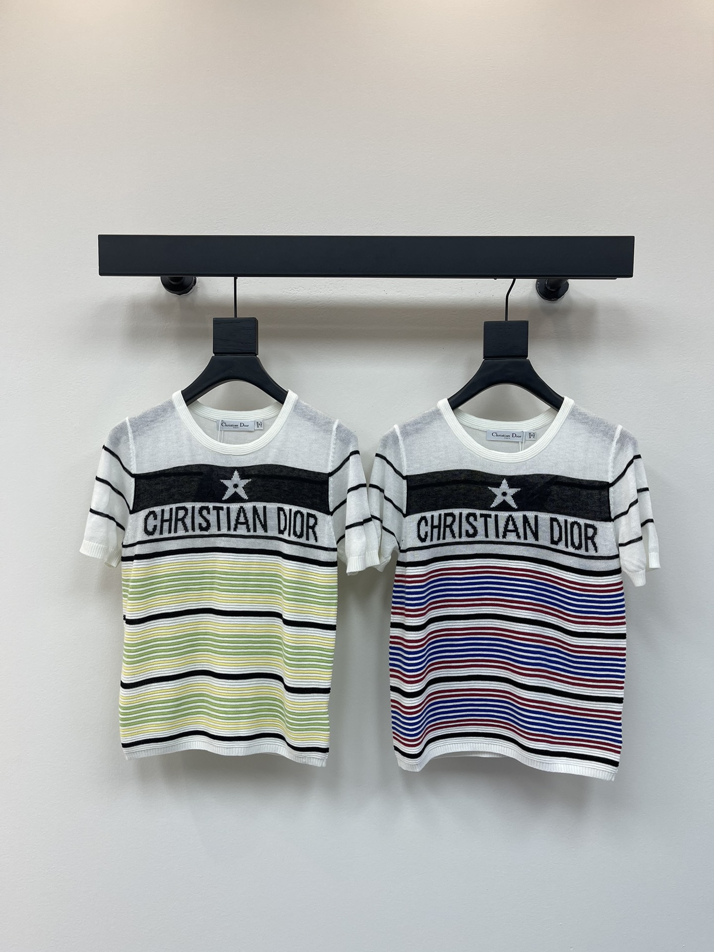 NO:425592,Dio*25 new five-pointed star striped round neck short-sleeved knit!  Custom imported wool knitted material, soft and skin-friendly, comfortable and stylish, with thick and thin stripes intertwined to add layering of the styling. The chest is decorated with iconic letters and logos to highlight the brand tone. The retro style is strong. The surface and accessories are developed. The round neck short-sleeved top is cut. The outfit is playful and age-reducing!  SML, dior, T-shirt, alexander wang19860909Dio*25新款五角星条纹圆领短袖针织！定制进口羊毛针织材质 柔软亲肤 舒适有型 大身粗细条纹交织 增添造型层次感 胸前点缀标志性字母徽标装饰 彰显品牌调性 复古风格强烈 面辅料开发 圆领短袖上衣剪裁 穿搭俏皮减龄显白！SML,,dior,T-shirt,alexander wang,Women's clothing