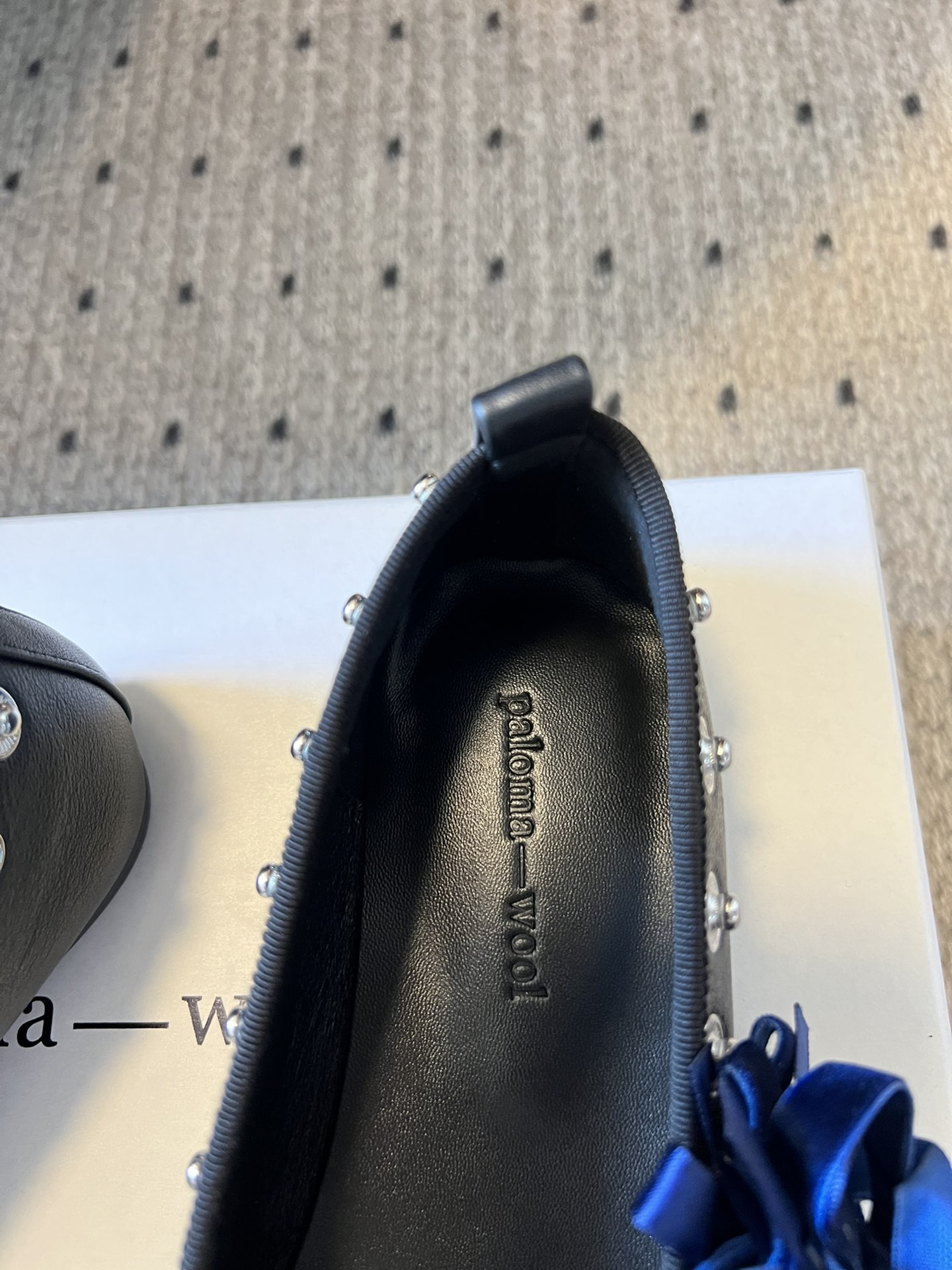 代购级
小众品牌 Paloma-wool 2025春夏新款花朵芭蕾舞鞋铆钉平底单鞋

超级漂亮，为花而生