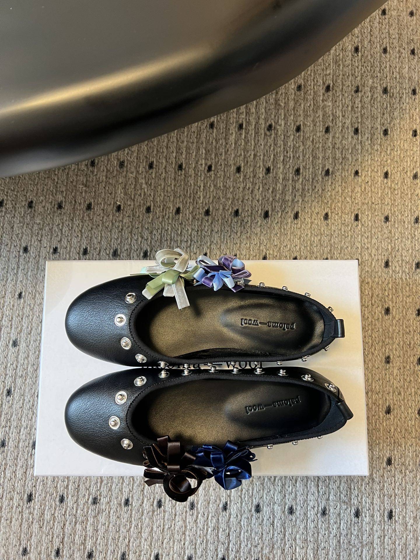 代购级
小众品牌 Paloma-wool 2025春夏新款花朵芭蕾舞鞋铆钉平底单鞋

超级漂亮，为花而生