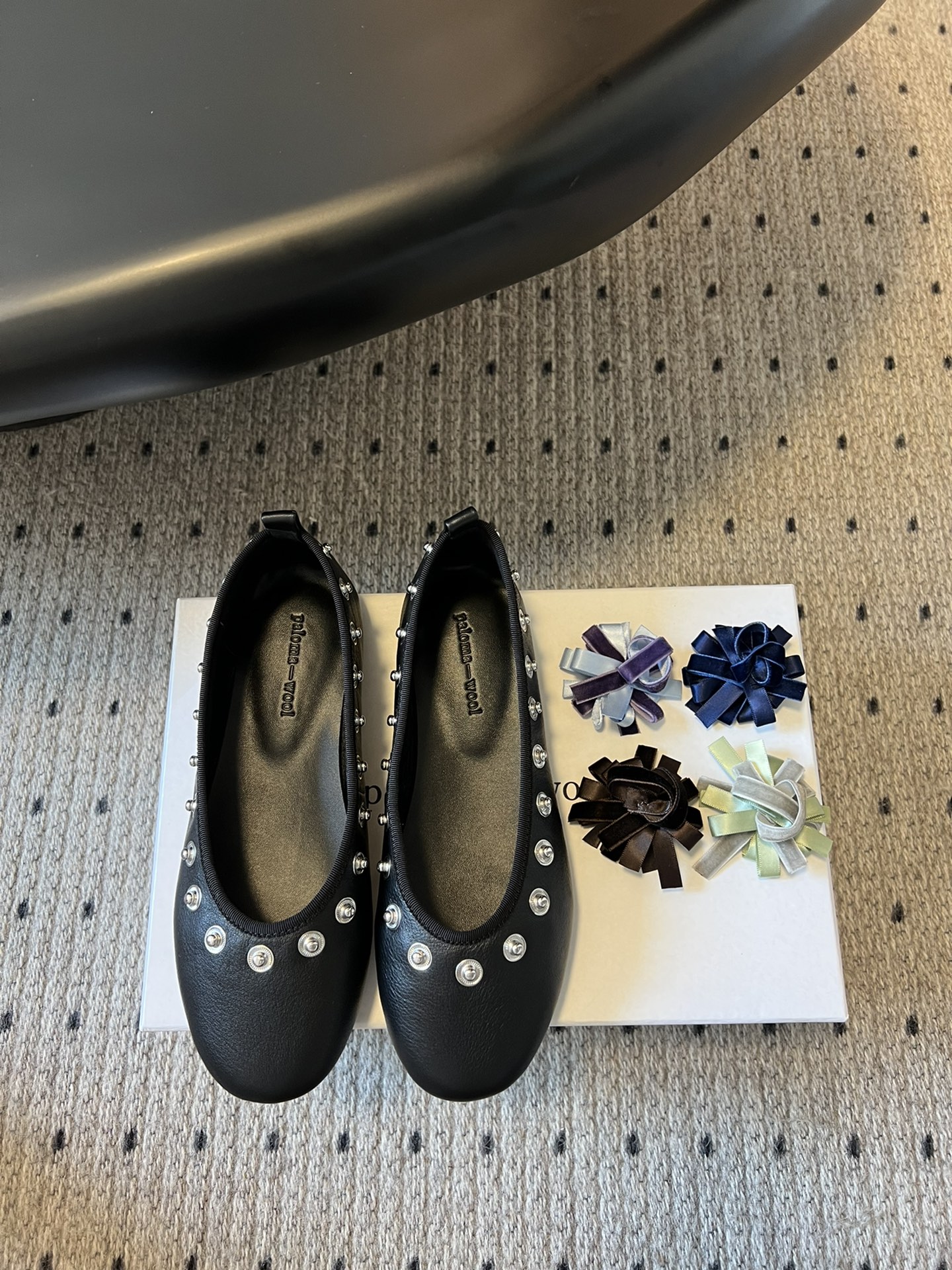 代购级
小众品牌 Paloma-wool 2025春夏新款花朵芭蕾舞鞋铆钉平底单鞋

超级漂亮，为花而生