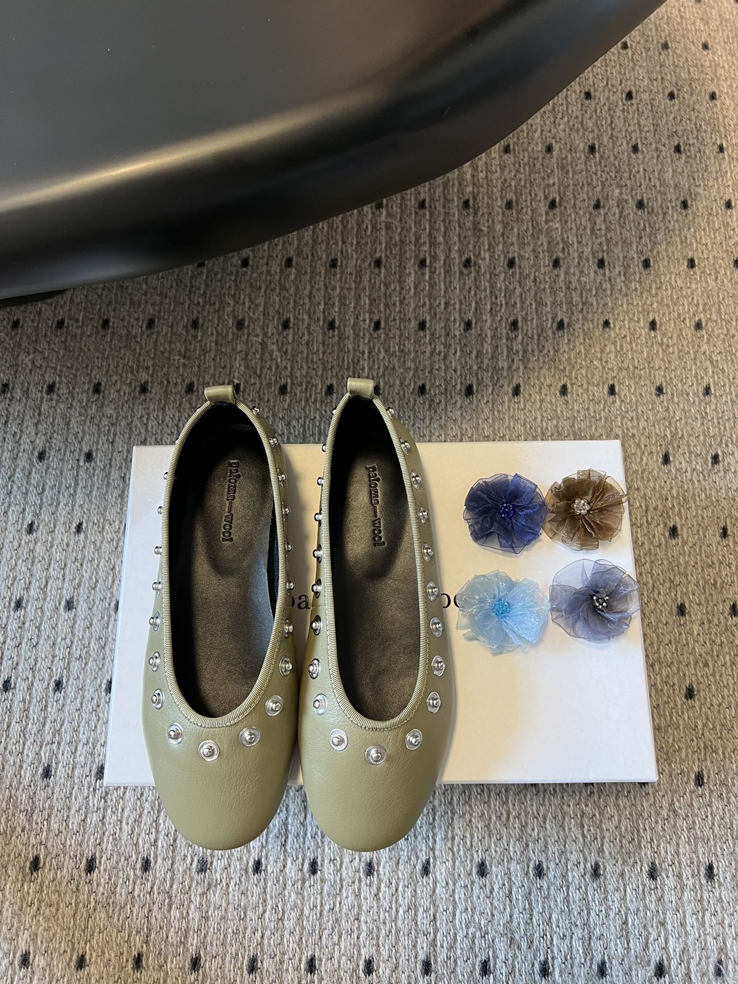 代购级
小众品牌 Paloma-wool 2025春夏新款花朵芭蕾舞鞋铆钉平底单鞋

超级漂亮，为花而生