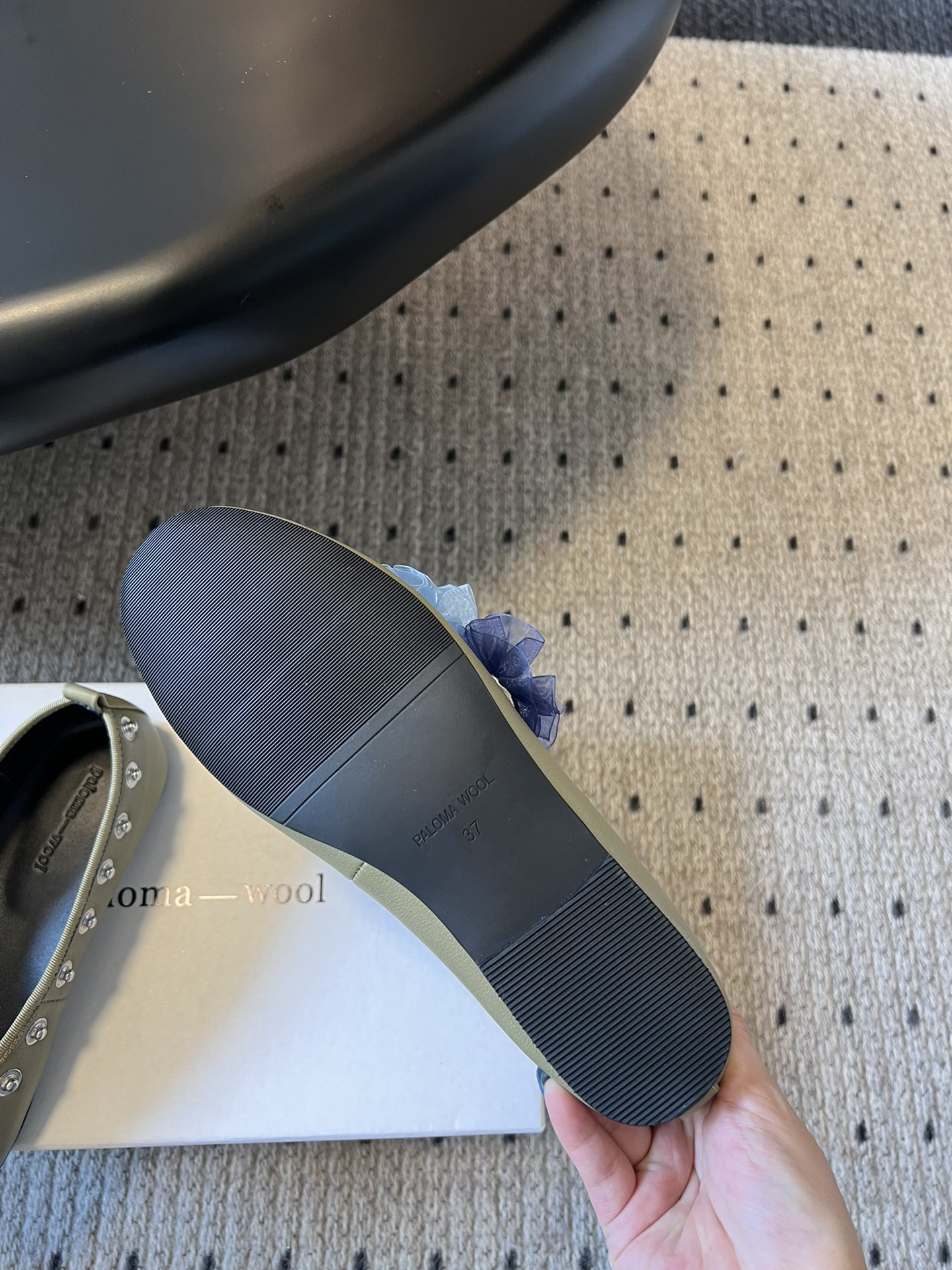 代购级
小众品牌 Paloma-wool 2025春夏新款花朵芭蕾舞鞋铆钉平底单鞋

超级漂亮，为花而生
