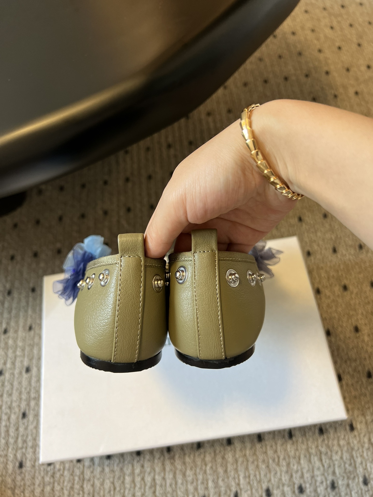 代购级
小众品牌 Paloma-wool 2025春夏新款花朵芭蕾舞鞋铆钉平底单鞋

超级漂亮，为花而生