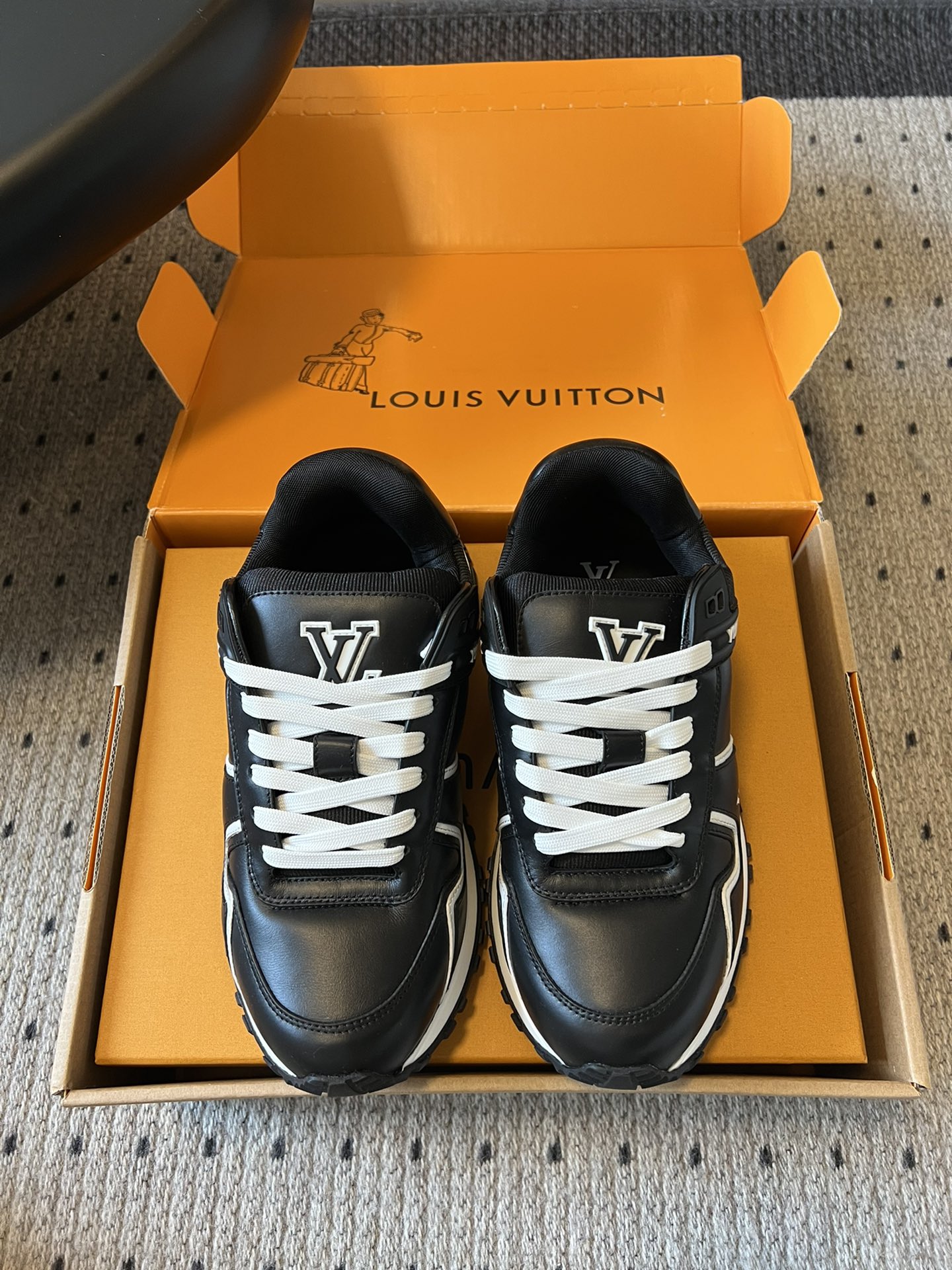 NO:407371,Top version Louis Vuitto* 25ss lv Louis Vuitton counter latest casual fat shoes Many internet celebrities are showing off their feet. This lace-up casual sneaker is a perfect American daddy shoe style. Classic and versatile items. Fabric cowhide. Inner sheepskin high-end elastic mesh, original molded outsole. Size 35-46, casual shoes/sports shoes, louis vuitton, louis vuitton, louis vuitton, louis vuitton, sneakers, cowhide, sheepskin19860909顶级版本 Louis Vuitto* 25ss lv路易威登专柜最新休闲胖丁鞋 众多网红明星纷纷开秀上脚 ,这款系带休闲运动鞋妥妥的美式老爹鞋风格 经典百搭的单品 面料牛皮.内里羊皮 高级弹力网布,原版开模大底.码数35-46,休闲鞋/运动鞋,louis vuitton,louis vuitton,louis vuitton,sneakers,cowhide,sheepskin,Women's Shoes
