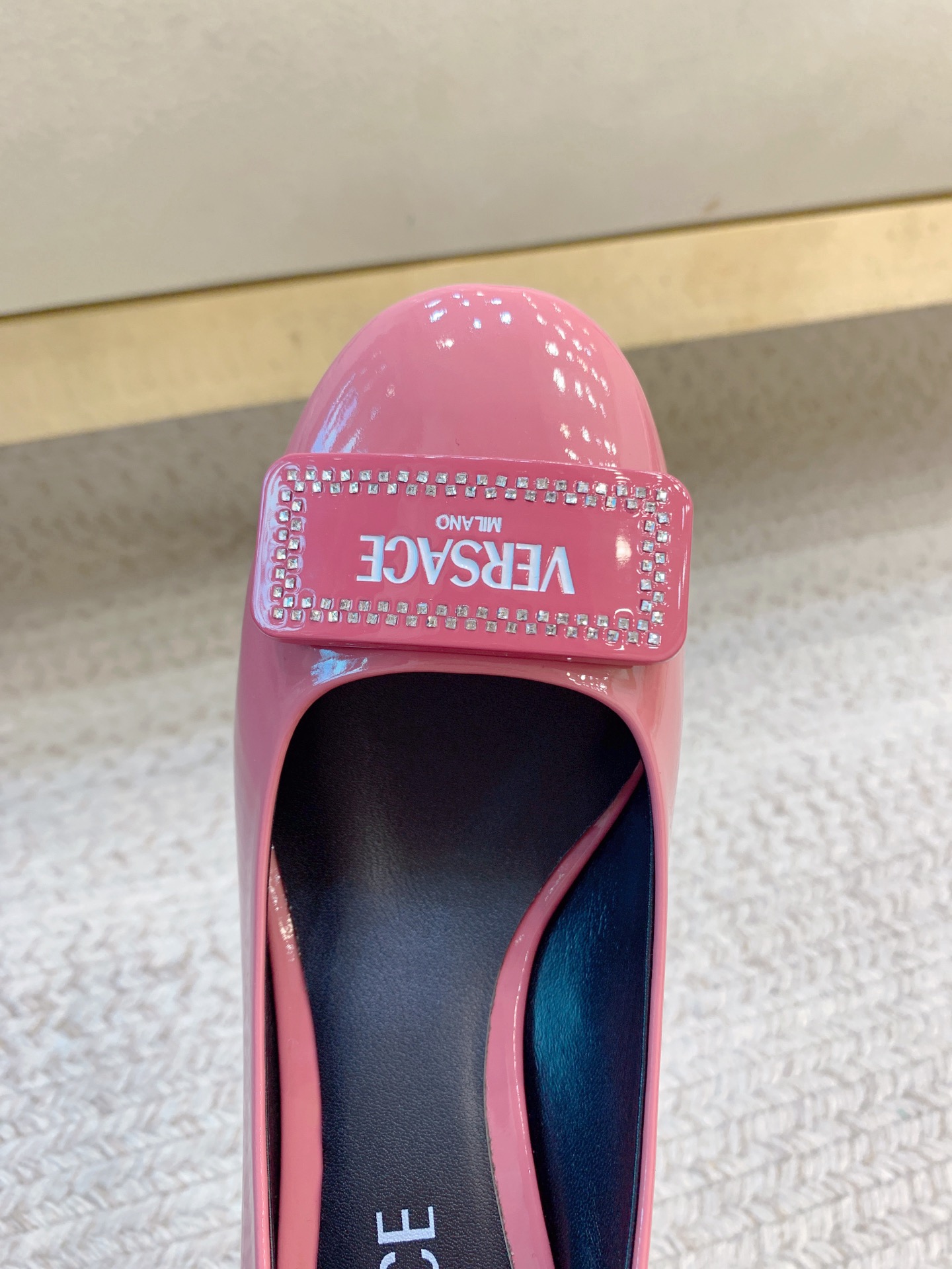 High-Quality Versace Mary Jane Shoes in Soft Cow Leather, Sheepskin Lining, Real Leather Sole - 图片 3