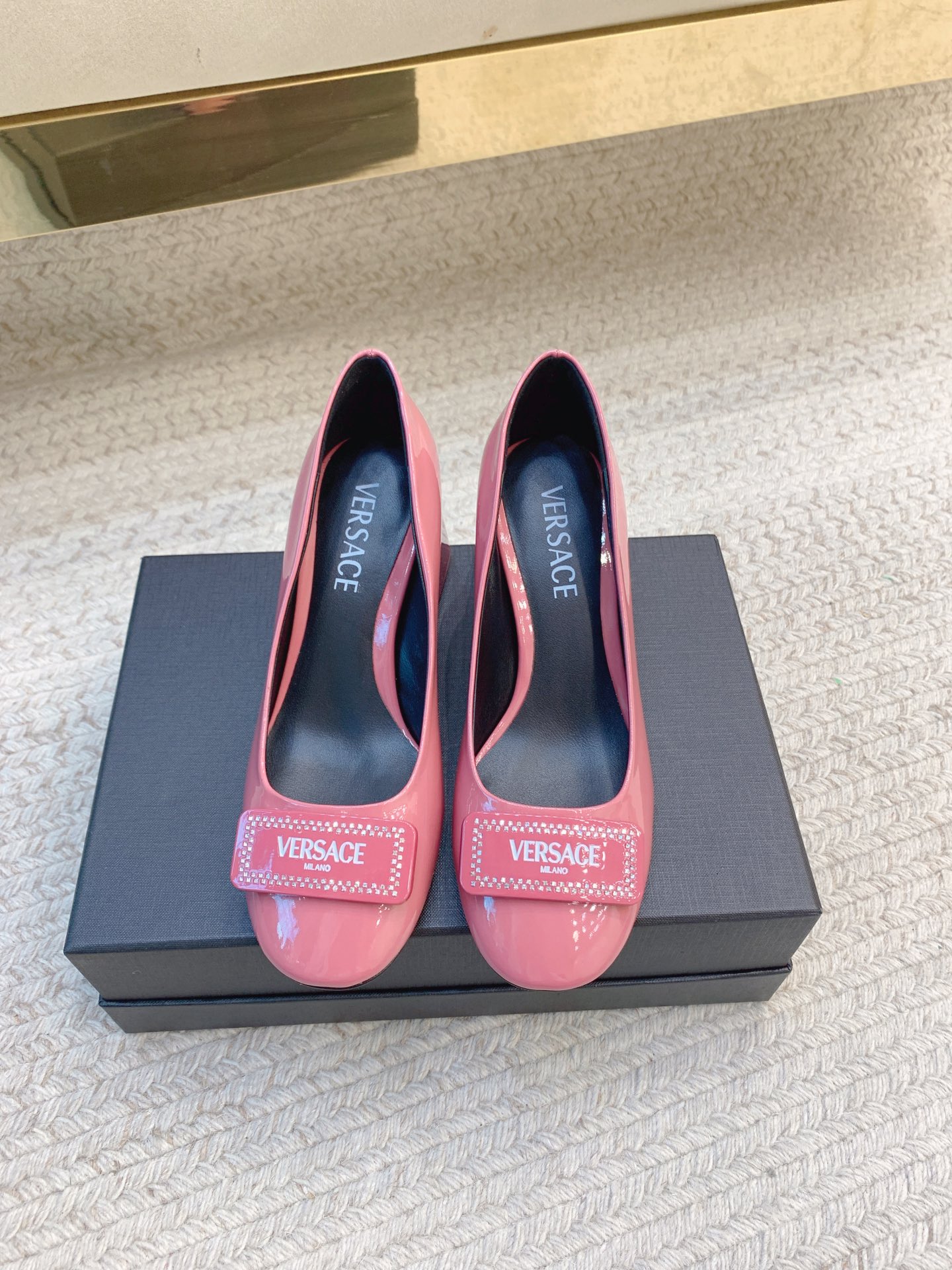 High-Quality Versace Mary Jane Shoes in Soft Cow Leather, Sheepskin Lining, Real Leather Sole - 图片 5