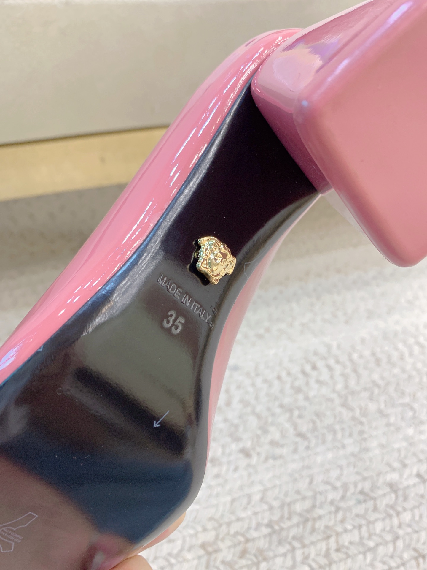 High-Quality Versace Mary Jane Shoes in Soft Cow Leather, Sheepskin Lining, Real Leather Sole - 图片 7