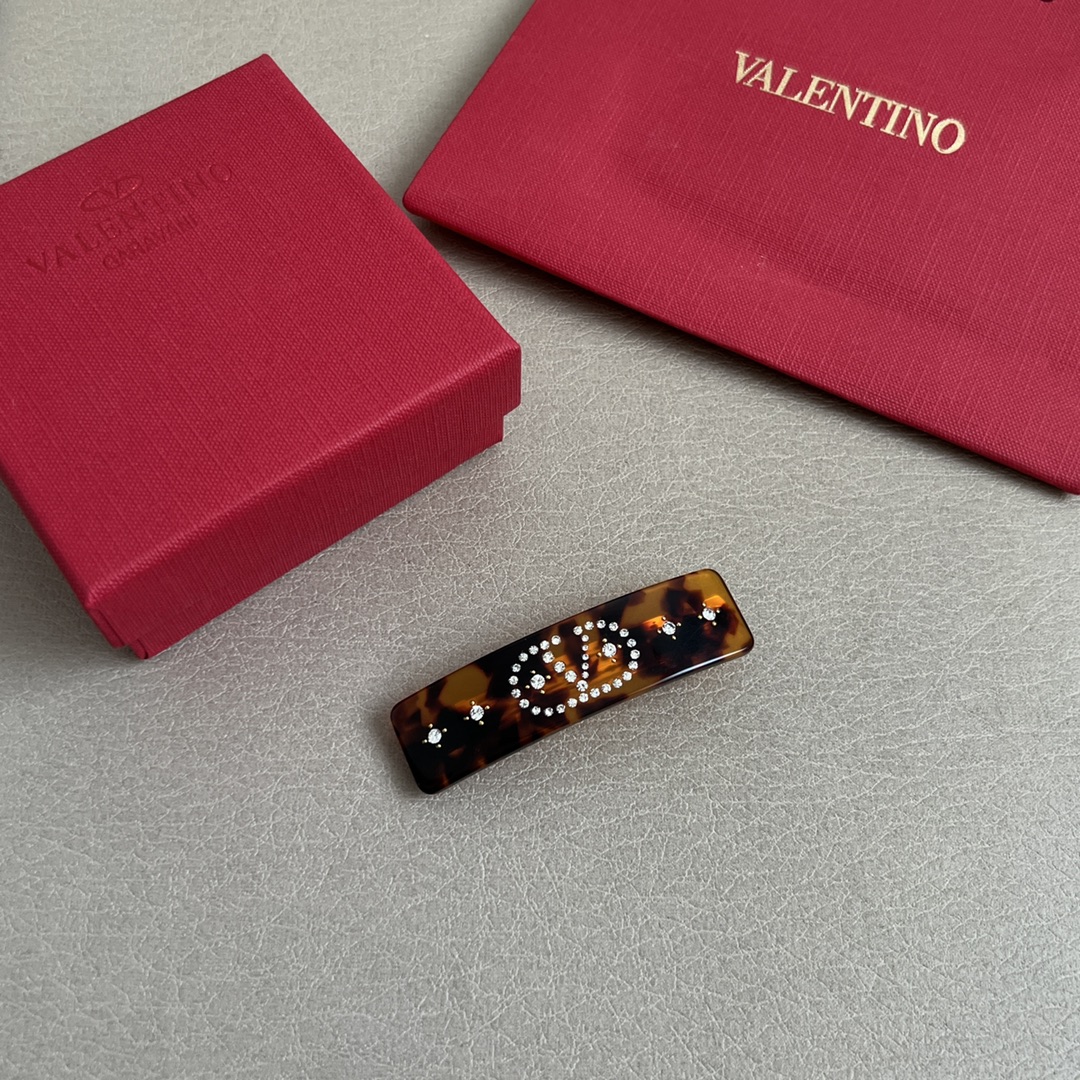  【】Valentino 华伦天奴 发夹💫重磅新品火爆网络来了 简约大方  时尚百搭
