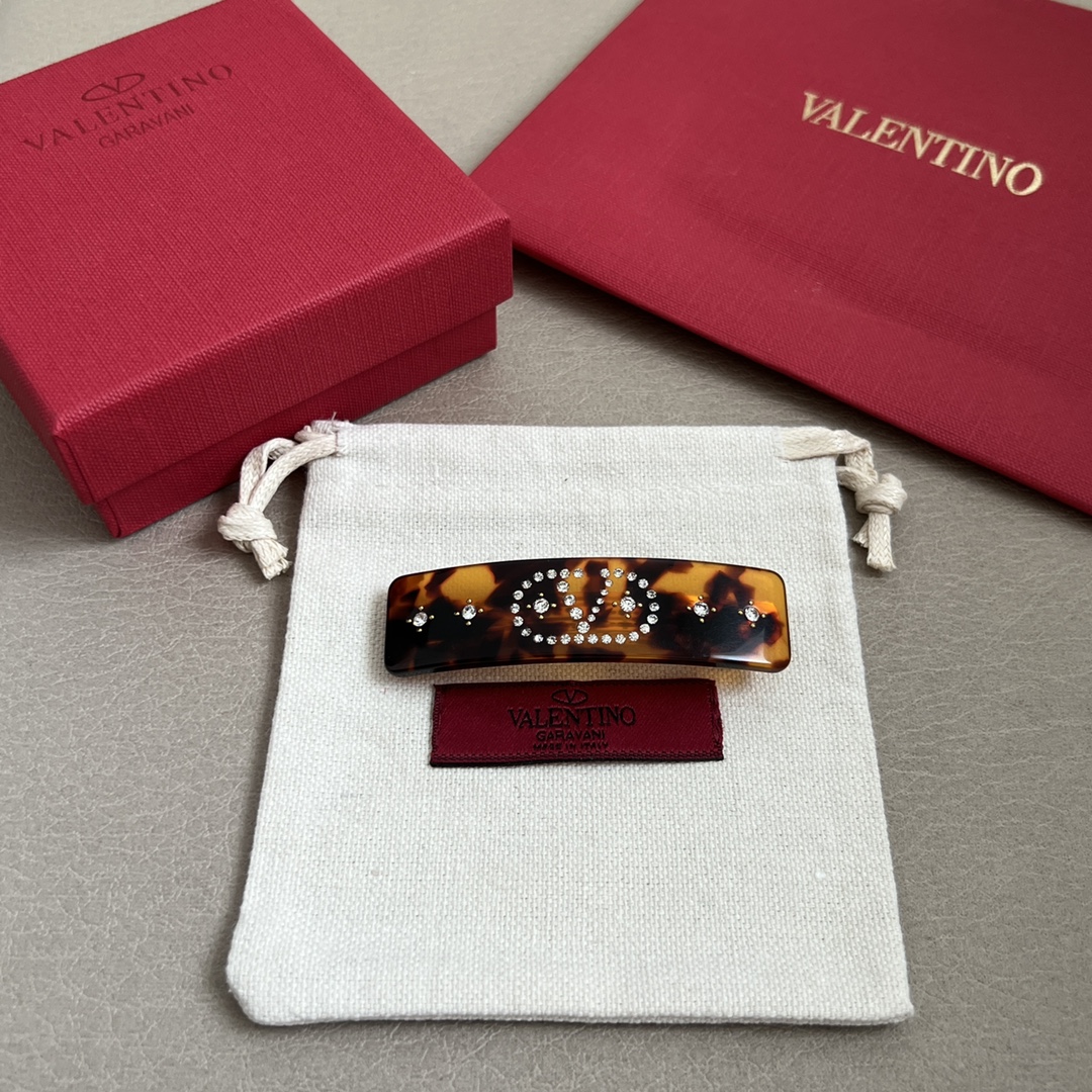  【】Valentino 华伦天奴 发夹💫重磅新品火爆网络来了 简约大方  时尚百搭