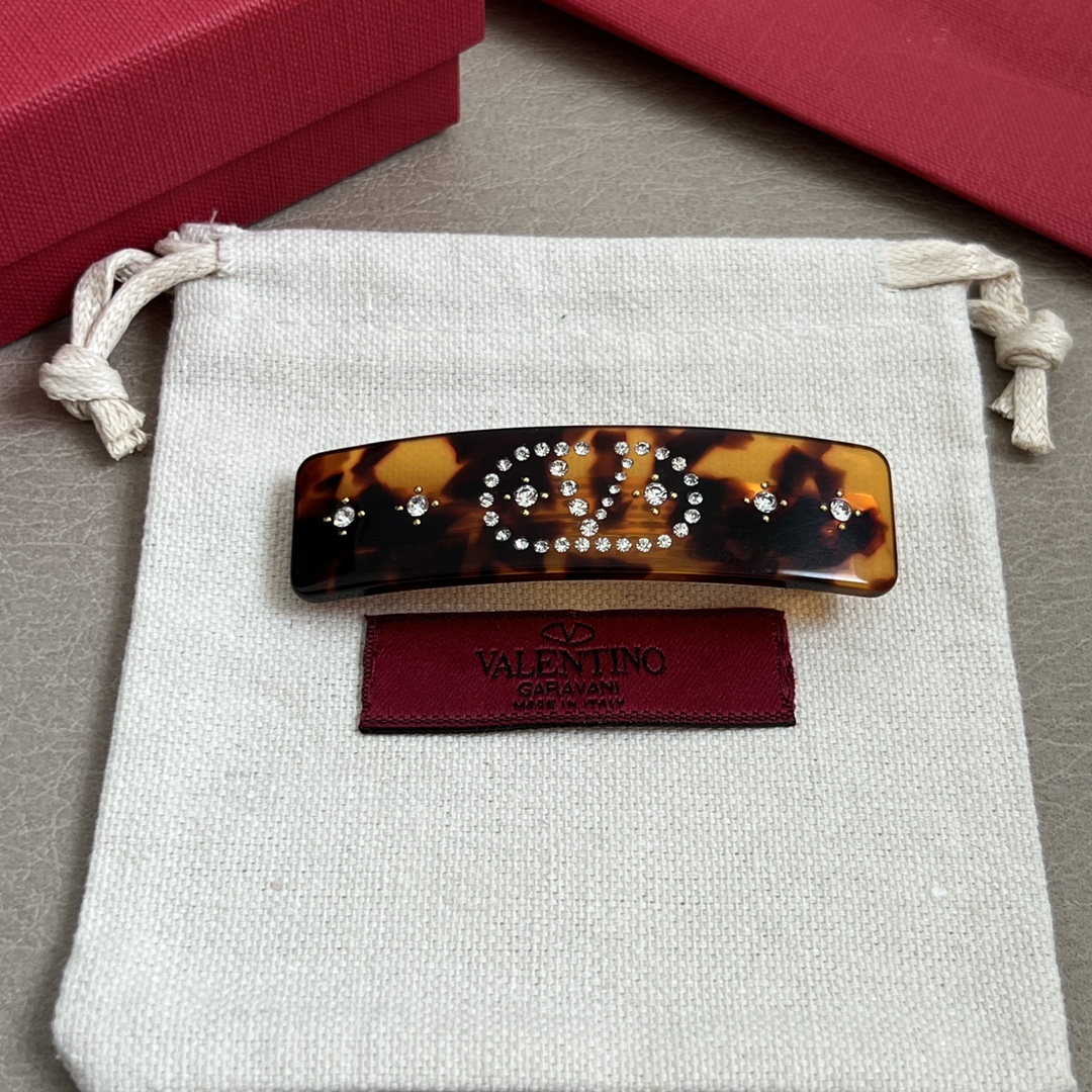  【】Valentino 华伦天奴 发夹💫重磅新品火爆网络来了 简约大方  时尚百搭
