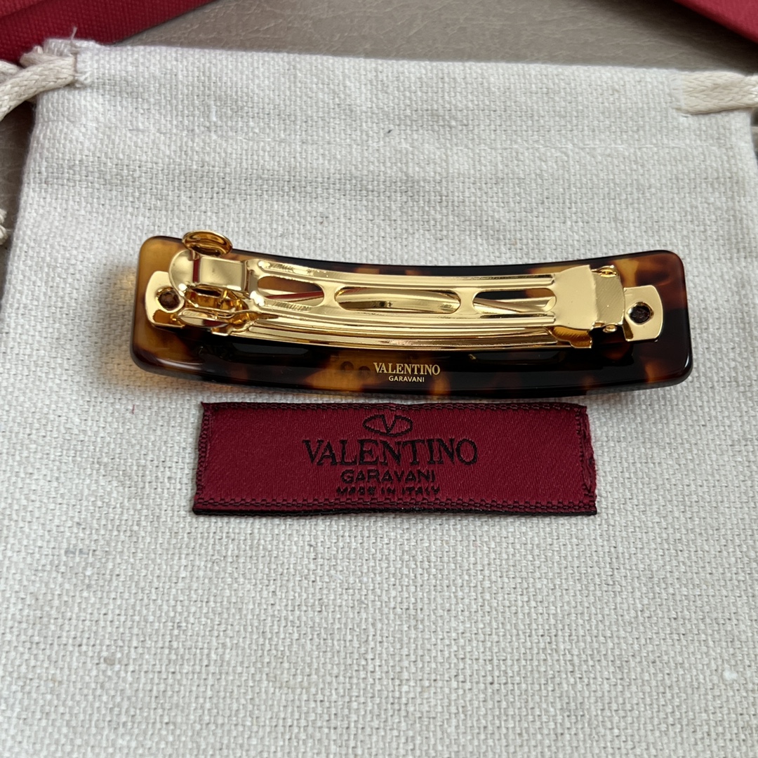  【】Valentino 华伦天奴 发夹💫重磅新品火爆网络来了 简约大方  时尚百搭