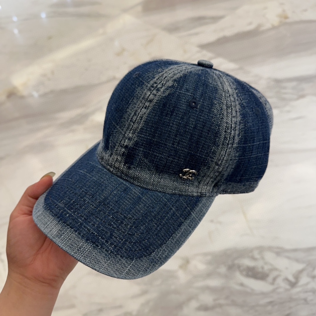 NO:352384,CHANEL Chanel new denim blue retro baseball hat. Take it out for a beautiful holiday travel. Medium style. This kind of hat is not easy to hit. Spot hat straw hat fisherman hat baseball hat, hat, chanel, chanel, espadrilles, hatsCHANEL香奈儿新款牛仔蓝复古款式棒球帽 节假日旅游带它出去美美哒 中古款哟.这种帽子不容易撞款 现货帽子草帽渔夫帽棒球帽,帽子,chanel,chanel,espadrilles,hats,hat