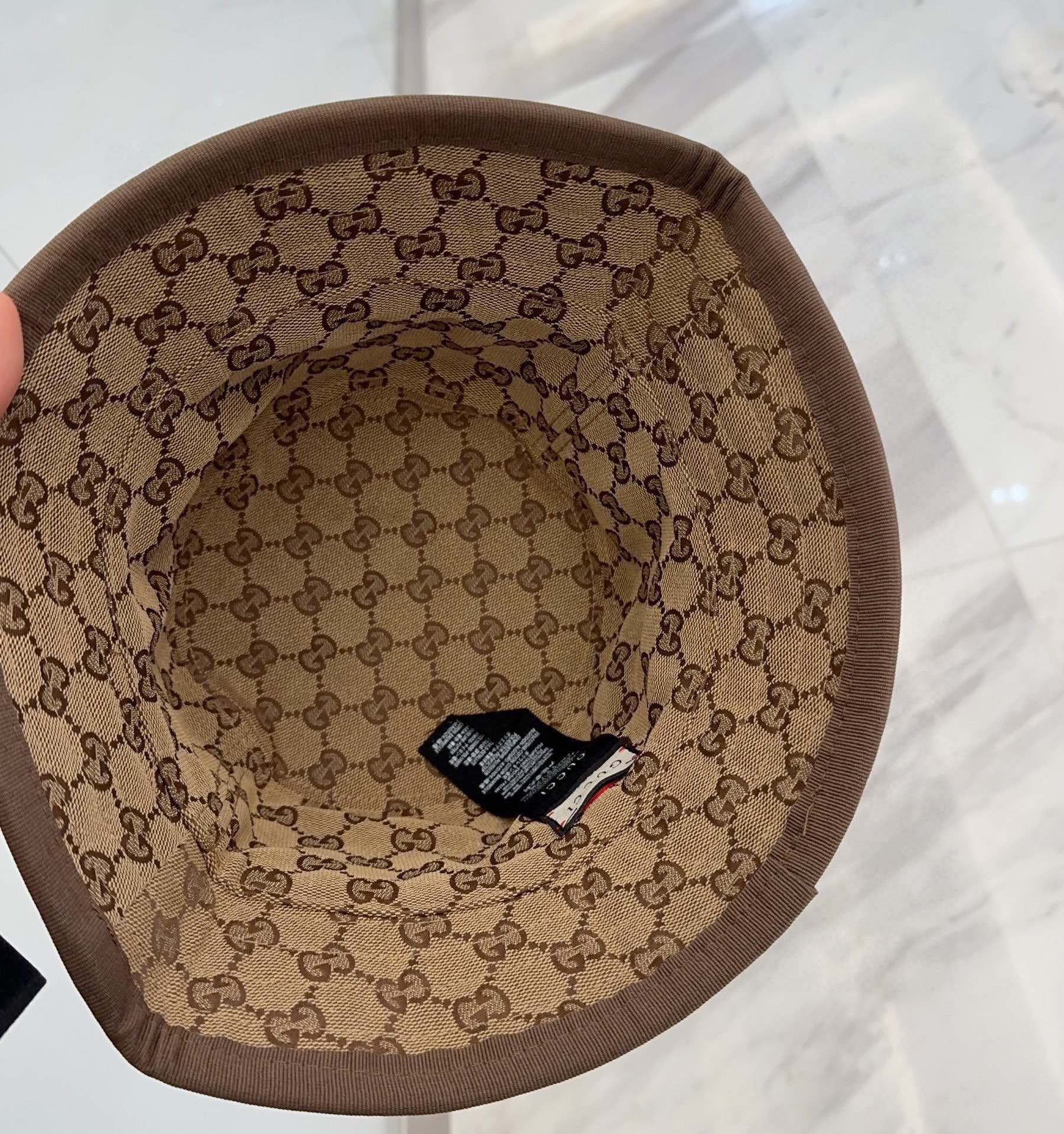 


GUCCI古奇 2025专柜新款简约刺绣款渔夫帽，很潮！休闲运动款，经典制作，超级好搭衣服！