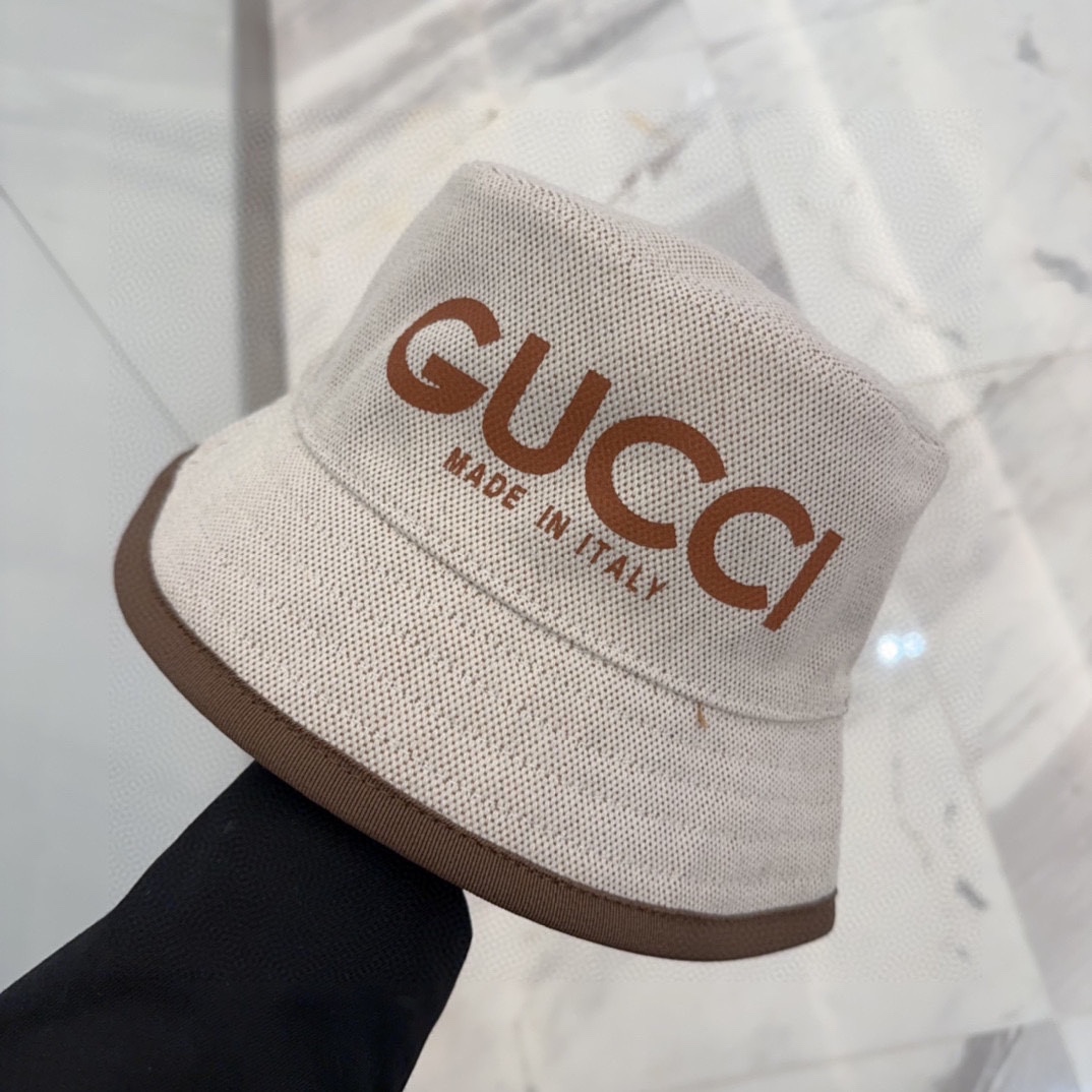 


GUCCI古奇 2025专柜新款简约刺绣款渔夫帽，很潮！休闲运动款，经典制作，超级好搭衣服！