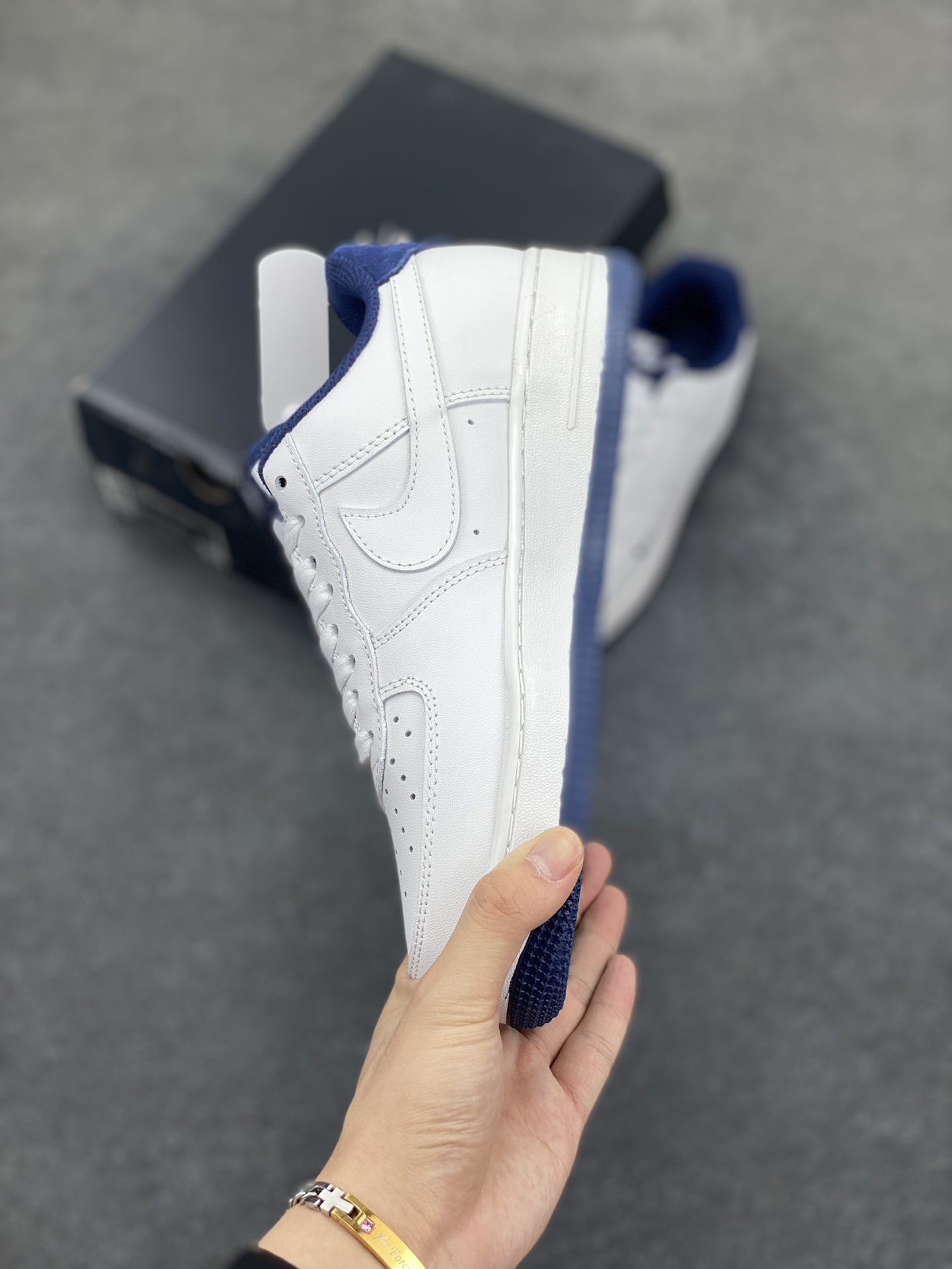 图片[3]-福利特价 Air Force 1\’ 07 深蓝小勾 原楦头原纸板 打造纯正空军版型 专注外贸渠道 全掌内置蜂窝气垫 #原盒配件 原厂中底钢印、拉帮完美 货号：HM9483-001 尺码：36 36.5 37.5 38 38.5 39 40 40.5 41 42 42.5 43 44 44.5 45-选品中心