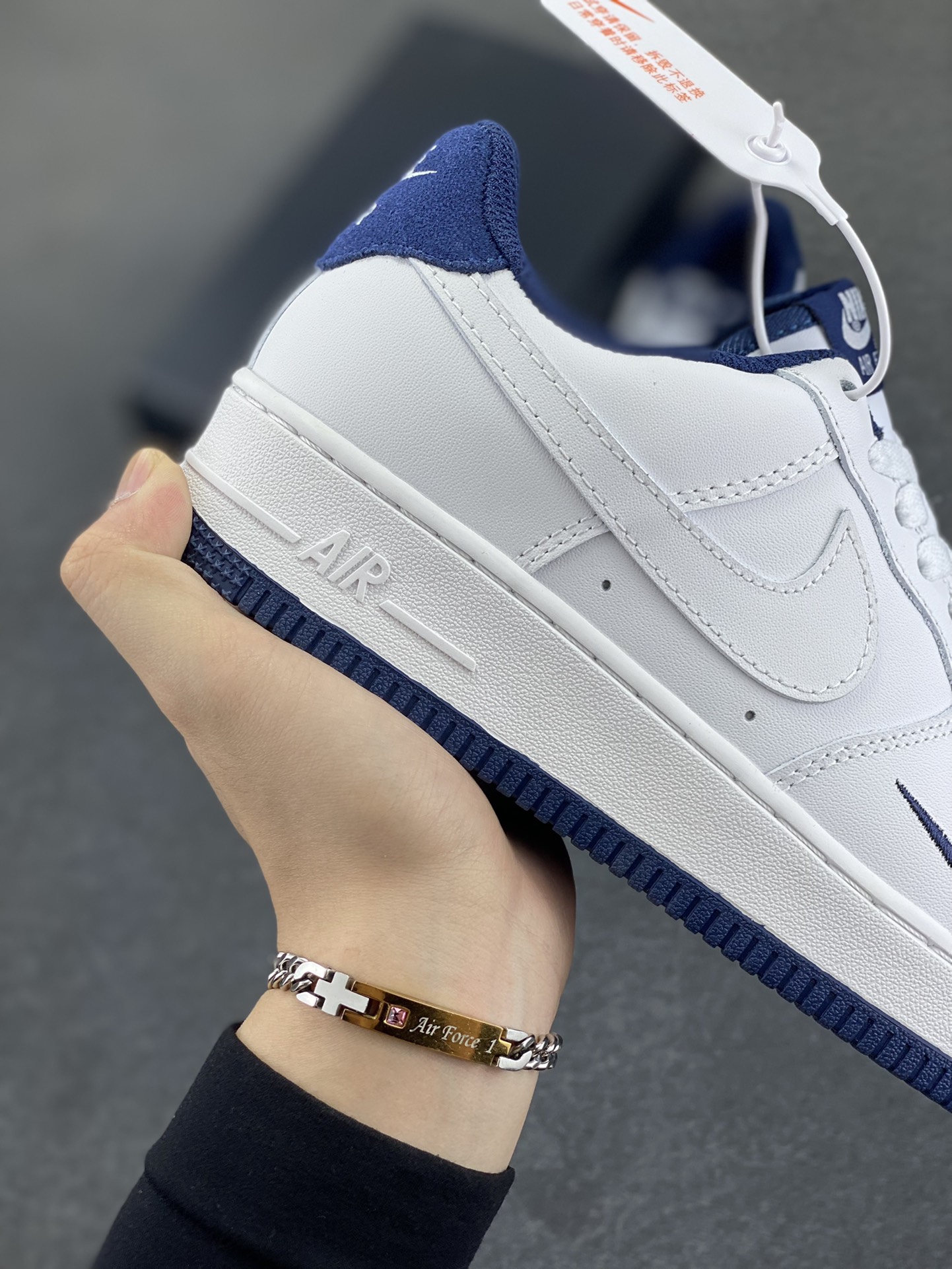 图片[6]-福利特价 Air Force 1\’ 07 深蓝小勾 原楦头原纸板 打造纯正空军版型 专注外贸渠道 全掌内置蜂窝气垫 #原盒配件 原厂中底钢印、拉帮完美 货号：HM9483-001 尺码：36 36.5 37.5 38 38.5 39 40 40.5 41 42 42.5 43 44 44.5 45-选品中心