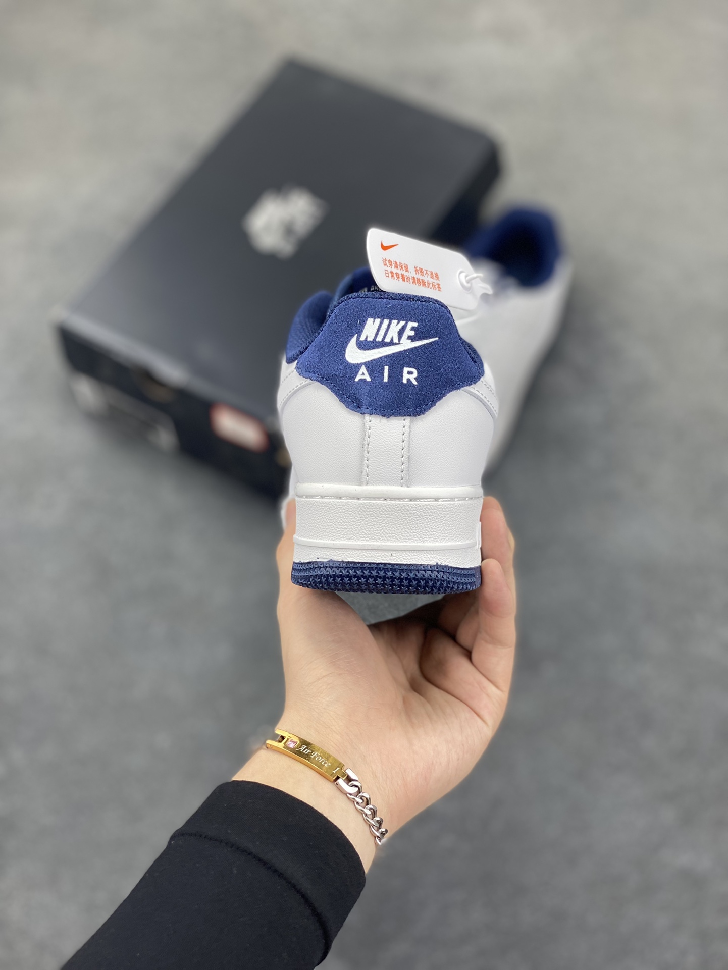 图片[4]-福利特价 Air Force 1\’ 07 深蓝小勾 原楦头原纸板 打造纯正空军版型 专注外贸渠道 全掌内置蜂窝气垫 #原盒配件 原厂中底钢印、拉帮完美 货号：HM9483-001 尺码：36 36.5 37.5 38 38.5 39 40 40.5 41 42 42.5 43 44 44.5 45-选品中心