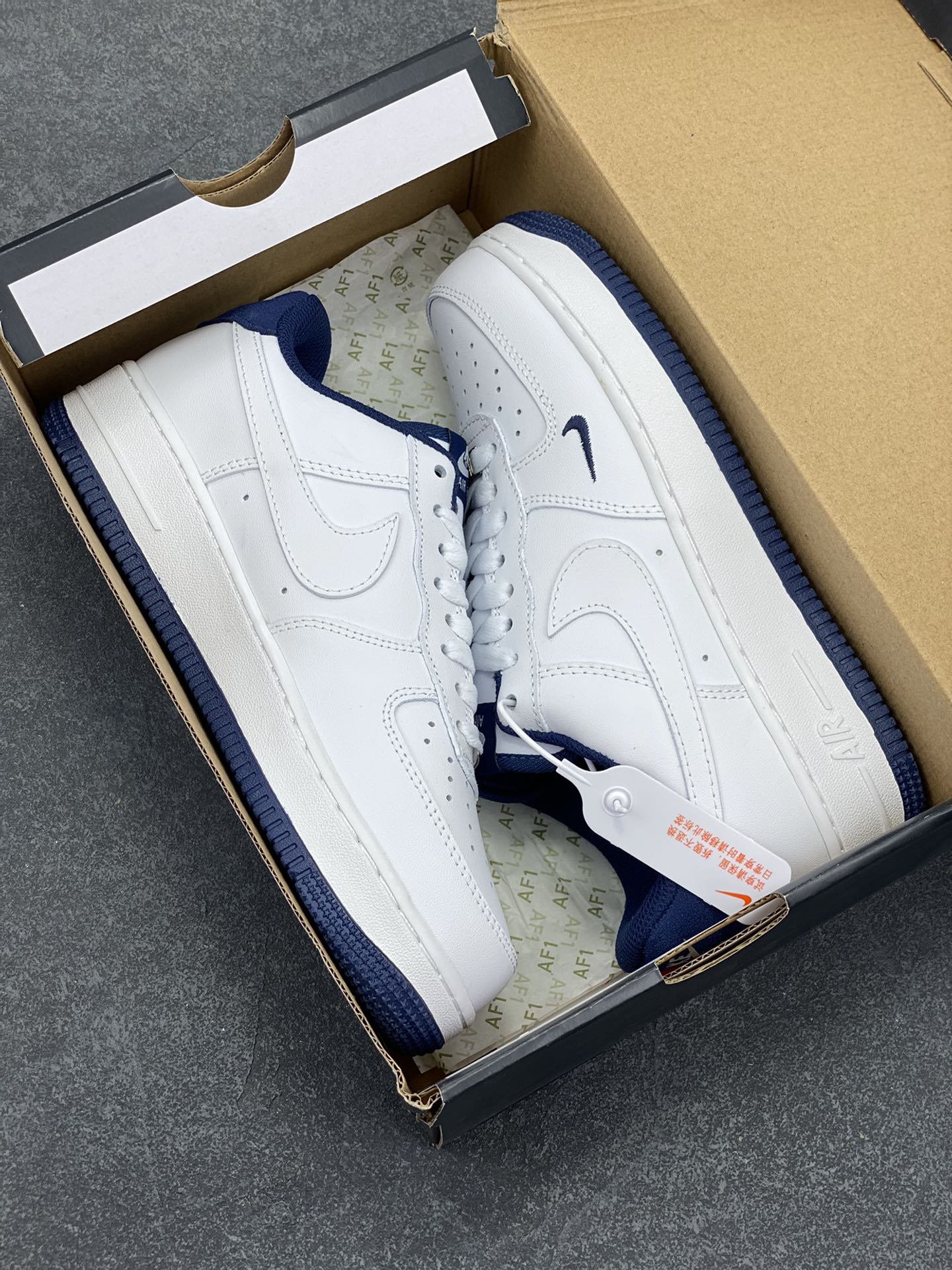 图片[9]-福利特价 Air Force 1\’ 07 深蓝小勾 原楦头原纸板 打造纯正空军版型 专注外贸渠道 全掌内置蜂窝气垫 #原盒配件 原厂中底钢印、拉帮完美 货号：HM9483-001 尺码：36 36.5 37.5 38 38.5 39 40 40.5 41 42 42.5 43 44 44.5 45-选品中心