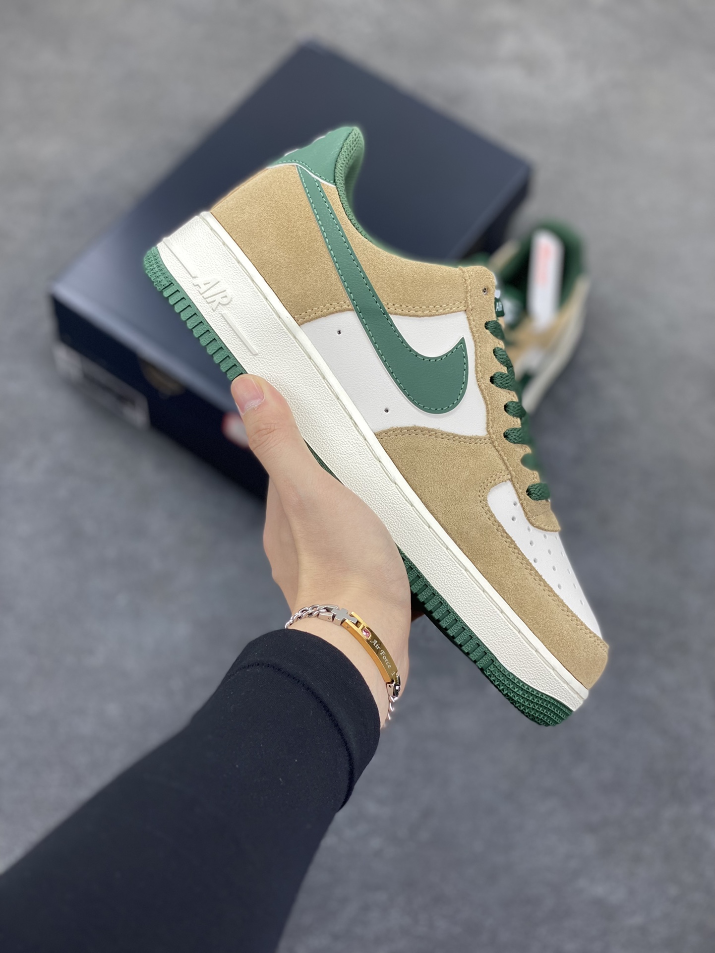 Nike Air Force 1 Low 灰白棕 原楦头原纸板 打造纯正空军版型 专注外贸渠道 全掌内置蜂窝气垫 原盒配件 原厂中底钢印、拉帮完美 货号：FQ8714-203 尺码：36 36.5 37.5 38 38.5 39 40 40.5 41 42 42.5 43 44 44.5 45-选品中心