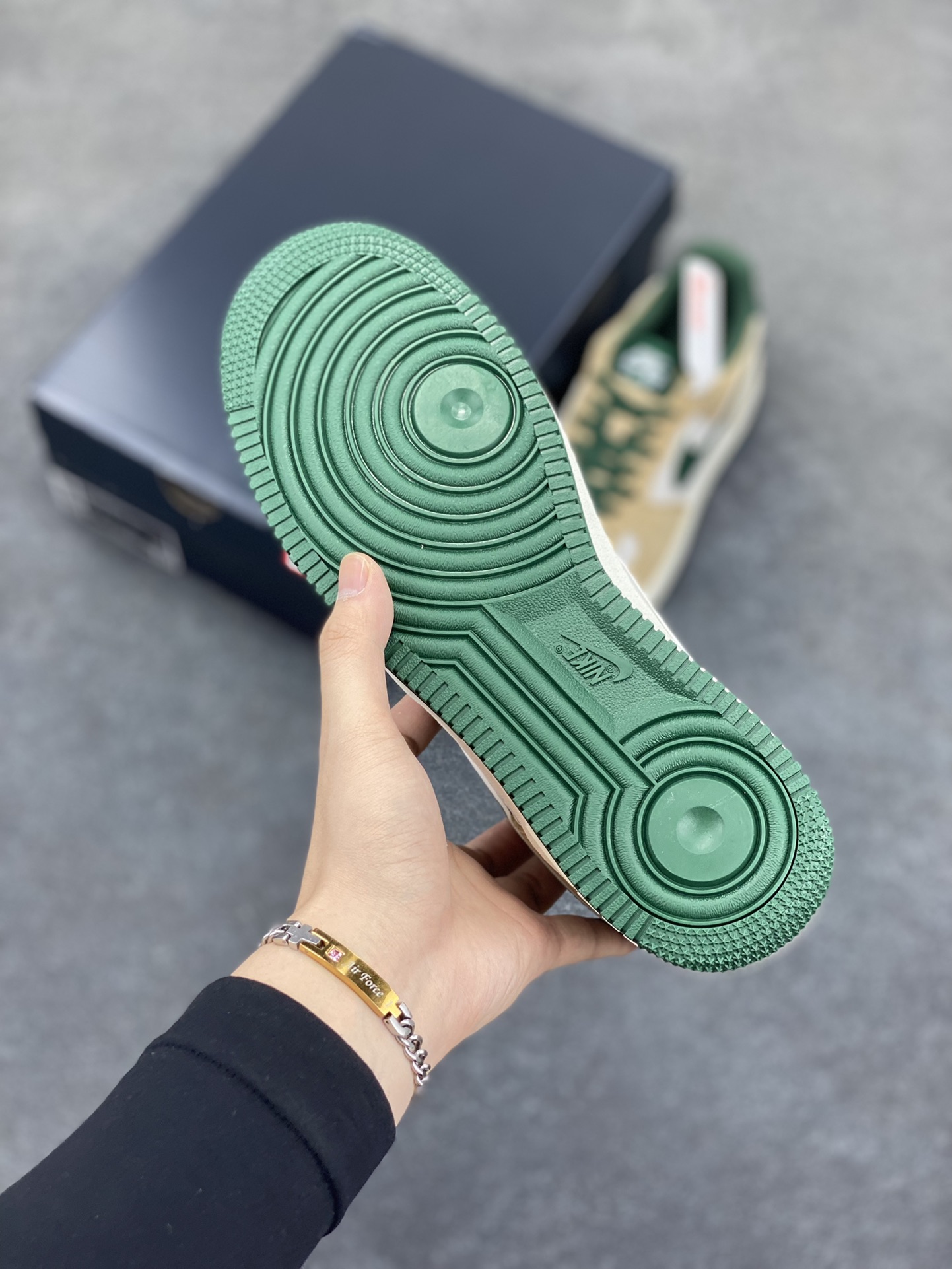 图片[5]-Nike Air Force 1 Low 灰白棕 原楦头原纸板 打造纯正空军版型 专注外贸渠道 全掌内置蜂窝气垫 原盒配件 原厂中底钢印、拉帮完美 货号：FQ8714-203 尺码：36 36.5 37.5 38 38.5 39 40 40.5 41 42 42.5 43 44 44.5 45-选品中心