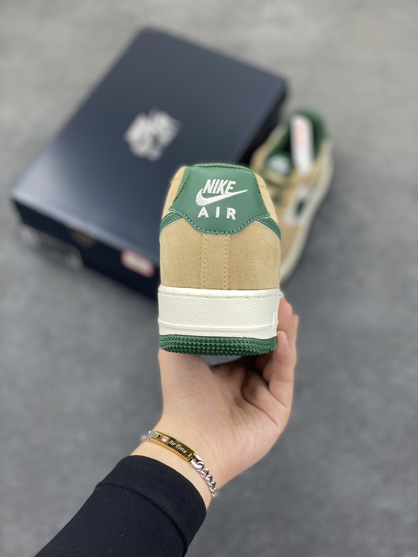 图片[4]-Nike Air Force 1 Low 灰白棕 原楦头原纸板 打造纯正空军版型 专注外贸渠道 全掌内置蜂窝气垫 原盒配件 原厂中底钢印、拉帮完美 货号：FQ8714-203 尺码：36 36.5 37.5 38 38.5 39 40 40.5 41 42 42.5 43 44 44.5 45-选品中心