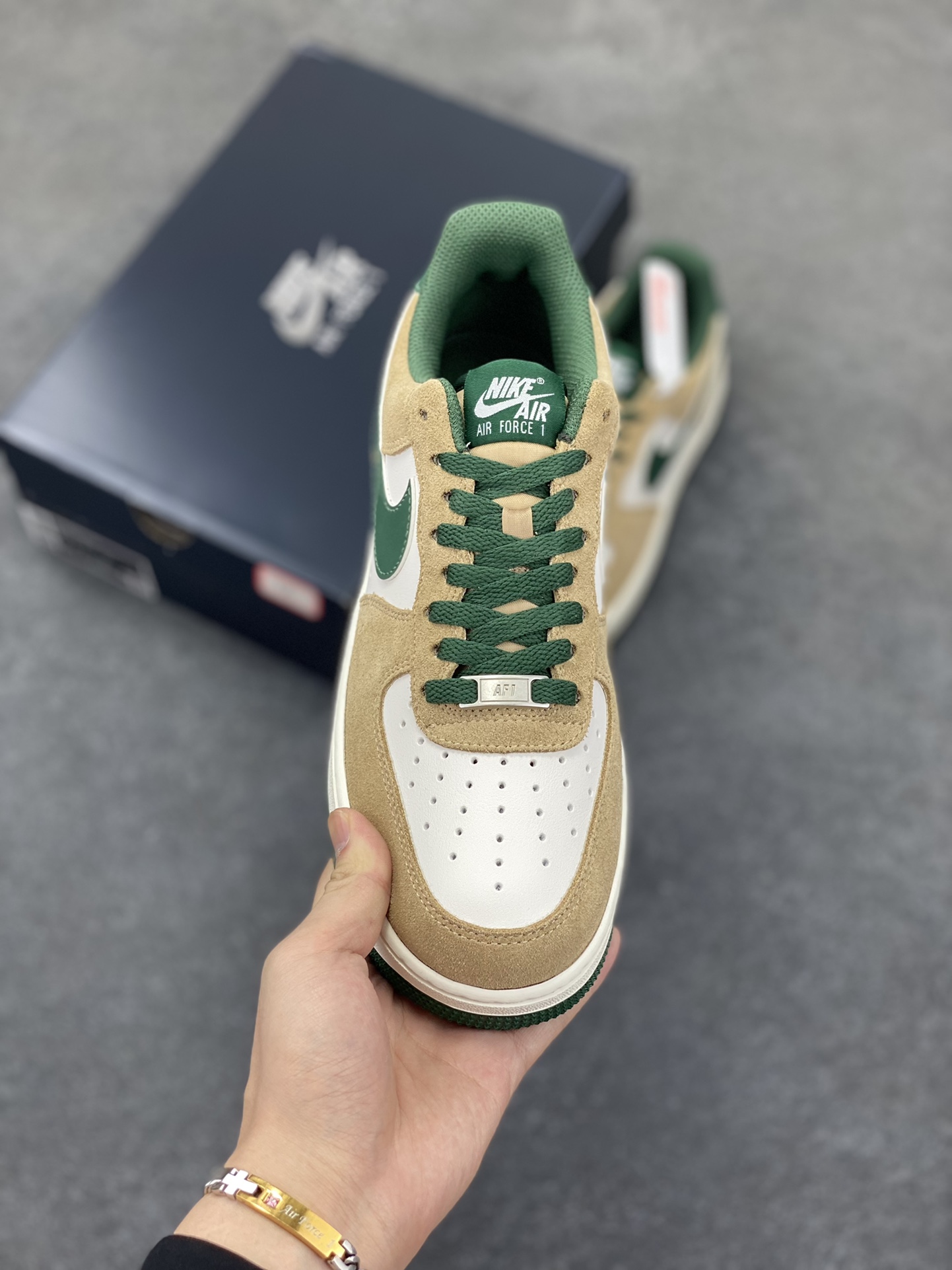 图片[2]-Nike Air Force 1 Low 灰白棕 原楦头原纸板 打造纯正空军版型 专注外贸渠道 全掌内置蜂窝气垫 原盒配件 原厂中底钢印、拉帮完美 货号：FQ8714-203 尺码：36 36.5 37.5 38 38.5 39 40 40.5 41 42 42.5 43 44 44.5 45-选品中心