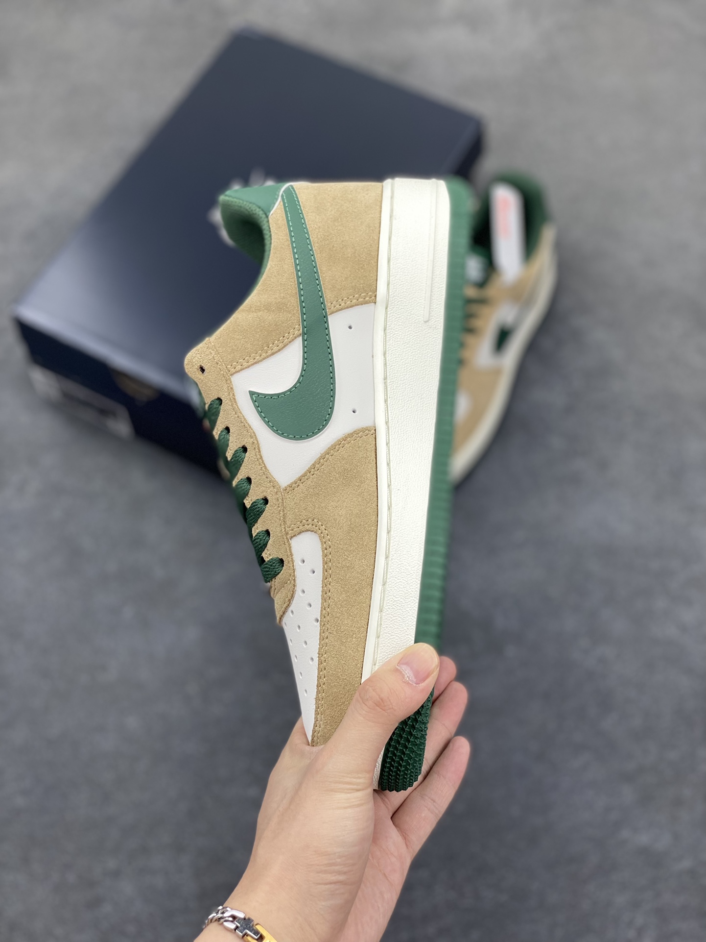 图片[3]-Nike Air Force 1 Low 灰白棕 原楦头原纸板 打造纯正空军版型 专注外贸渠道 全掌内置蜂窝气垫 原盒配件 原厂中底钢印、拉帮完美 货号：FQ8714-203 尺码：36 36.5 37.5 38 38.5 39 40 40.5 41 42 42.5 43 44 44.5 45-选品中心