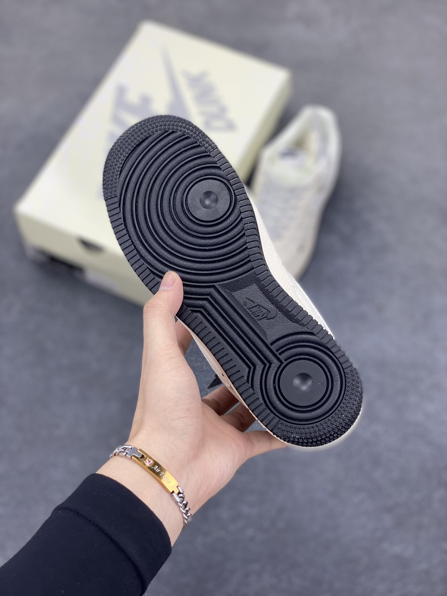 图片[5]-NIke Air Force 1 \’07 Low “NIKE联名——黑小三勾”空军一号 低帮 运动鞋 休闲鞋 折边针车 工艺难度大 原楦头原纸板 原装鞋盒 定制五金配件 内置全掌气垫 原厂鞋底 货号：XX3168-183 尺码：36 36.5 37.5 38 38.5 39 40 40.5 41 42 42.5 43 44 44.5 45-选品中心