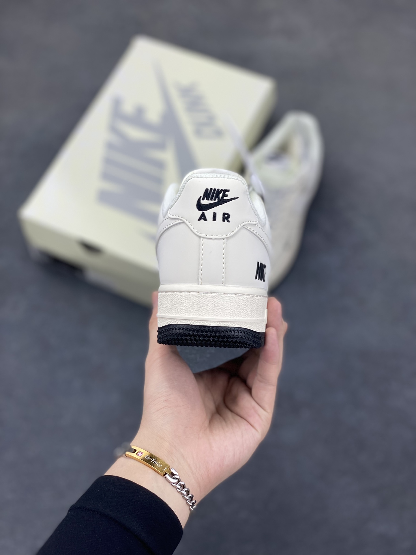 图片[4]-NIke Air Force 1 \’07 Low “NIKE联名——黑小三勾”空军一号 低帮 运动鞋 休闲鞋 折边针车 工艺难度大 原楦头原纸板 原装鞋盒 定制五金配件 内置全掌气垫 原厂鞋底 货号：XX3168-183 尺码：36 36.5 37.5 38 38.5 39 40 40.5 41 42 42.5 43 44 44.5 45-选品中心