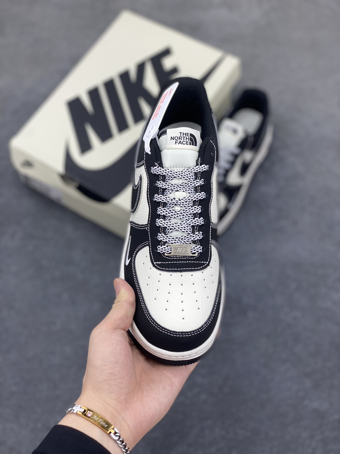 图片[2]-Nike Air Force 1 Low 空军一号低帮百搭休闲运动板鞋。柔软、弹性十足的缓震性能和出色的中底设计，横跨复古与现代的外型结合，造就出风靡全球三十多年的Force 1，直到今天还深受青睐。 货号：SJ1198-101 尺码：36 36.5 37.5 38 38.5 39 40 40.5 41 42 42.5 43 44 44.5 45-选品中心