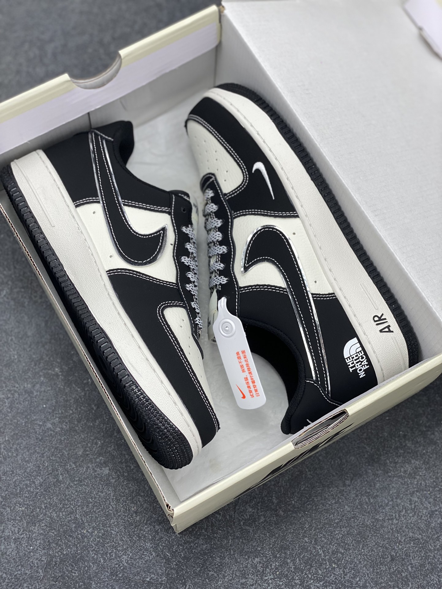 图片[9]-Nike Air Force 1 Low 空军一号低帮百搭休闲运动板鞋。柔软、弹性十足的缓震性能和出色的中底设计，横跨复古与现代的外型结合，造就出风靡全球三十多年的Force 1，直到今天还深受青睐。 货号：SJ1198-101 尺码：36 36.5 37.5 38 38.5 39 40 40.5 41 42 42.5 43 44 44.5 45-选品中心