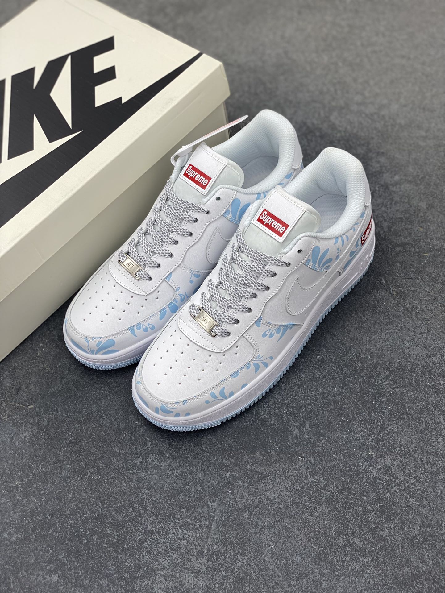 图片[8]-Nike Air Force 1 Low 空军一号低帮百搭休闲运动板鞋。柔软、弹性十足的缓震性能和出色的中底设计，横跨复古与现代的外型结合，造就出风靡全球三十多年的Force 1，直到今天还深受青睐。 货号：XX3168-137 尺码：36 36.5 37.5 38 38.5 39 40 40.5 41 42 42.5 43 44 44.5 45-选品中心