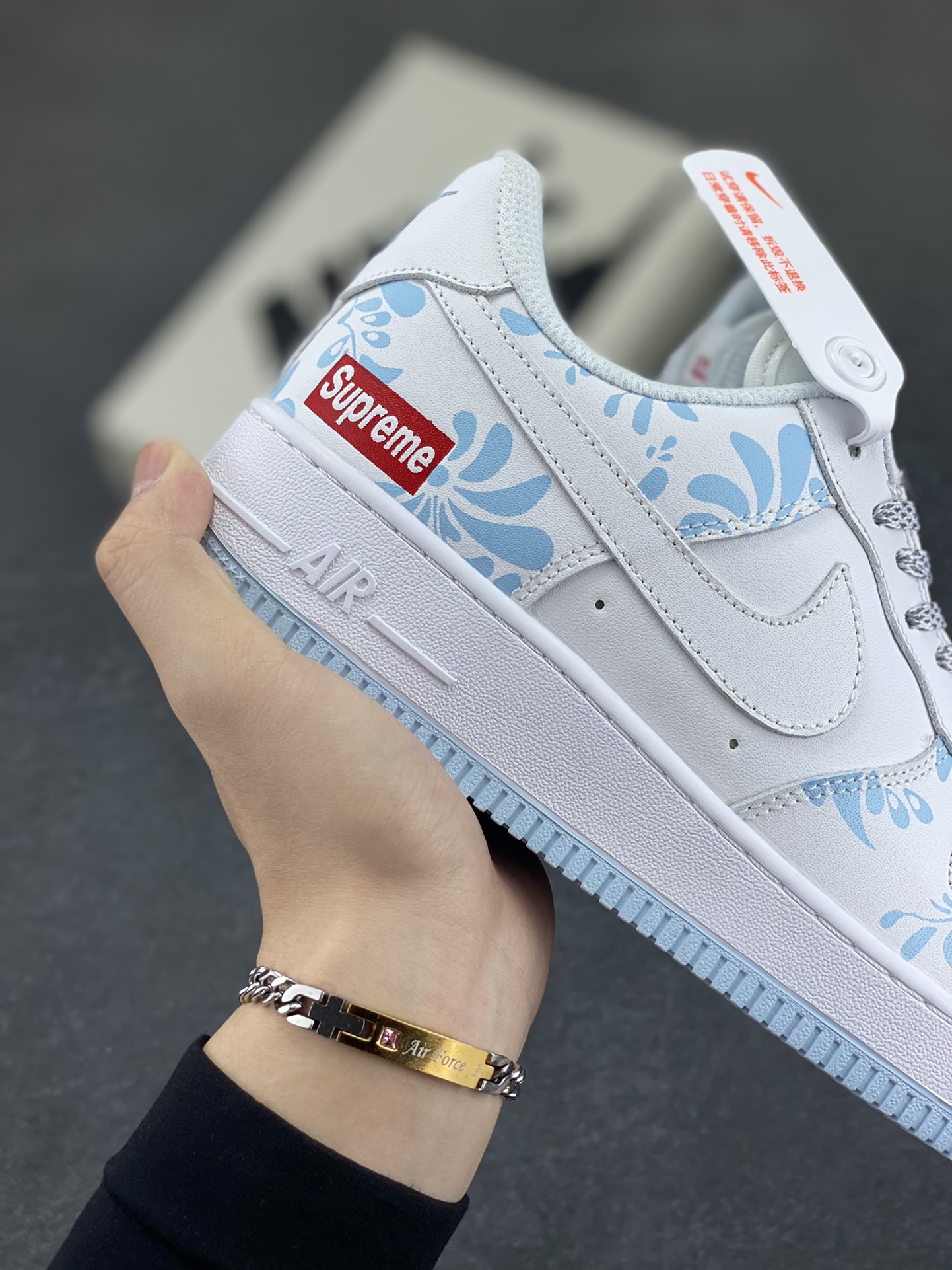 图片[6]-Nike Air Force 1 Low 空军一号低帮百搭休闲运动板鞋。柔软、弹性十足的缓震性能和出色的中底设计，横跨复古与现代的外型结合，造就出风靡全球三十多年的Force 1，直到今天还深受青睐。 货号：XX3168-137 尺码：36 36.5 37.5 38 38.5 39 40 40.5 41 42 42.5 43 44 44.5 45-选品中心