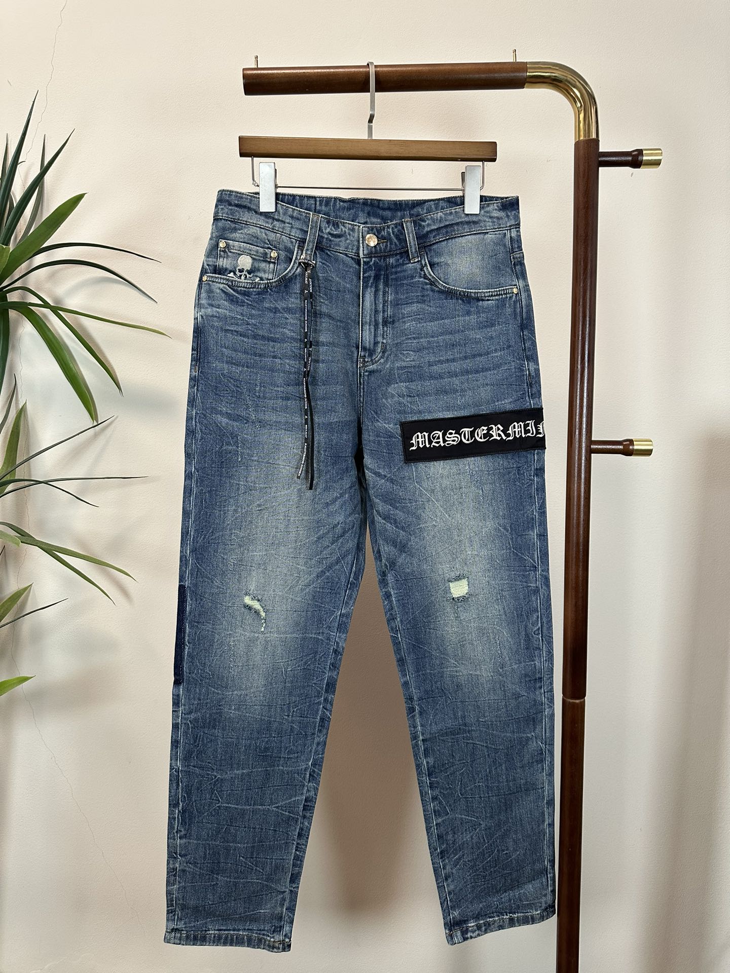 NO:428952,MMJ Skull 2025 Spring and Summer new model is available in stock, original single hot jeans super customized model, original hardware, super heavy industry technology, excellent version, impeccable details!  The style is not picky, it is very high-end, and the good products are not waiting for everyone. If you like it, hurry up and start, size 29-38, jeans, alexander wang19860909MMJ 骷髅头 2025春夏新款现货上市,原单爆款牛仔裤超级定制款,原版五金,超级重工工艺,版型超赞细节做工无可挑剔！款式不挑人,特别高档,好货不等人,看中赶紧下手,尺码29-38,,jeans,alexander wang,Men's clothing