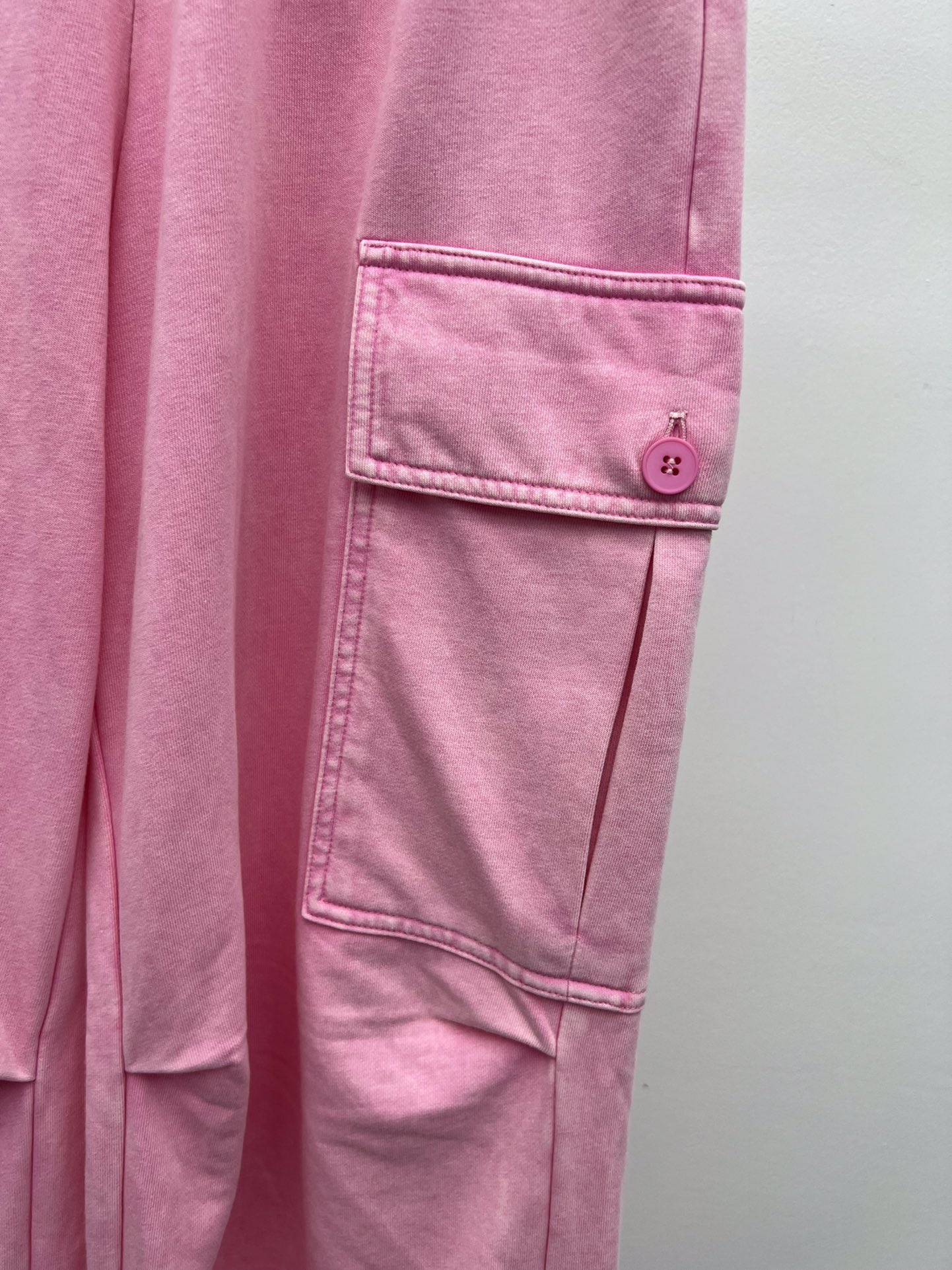 “Stylish Single-Handed Female Suit with Large Pocket Panty and Branded Decoration” - 图片 5