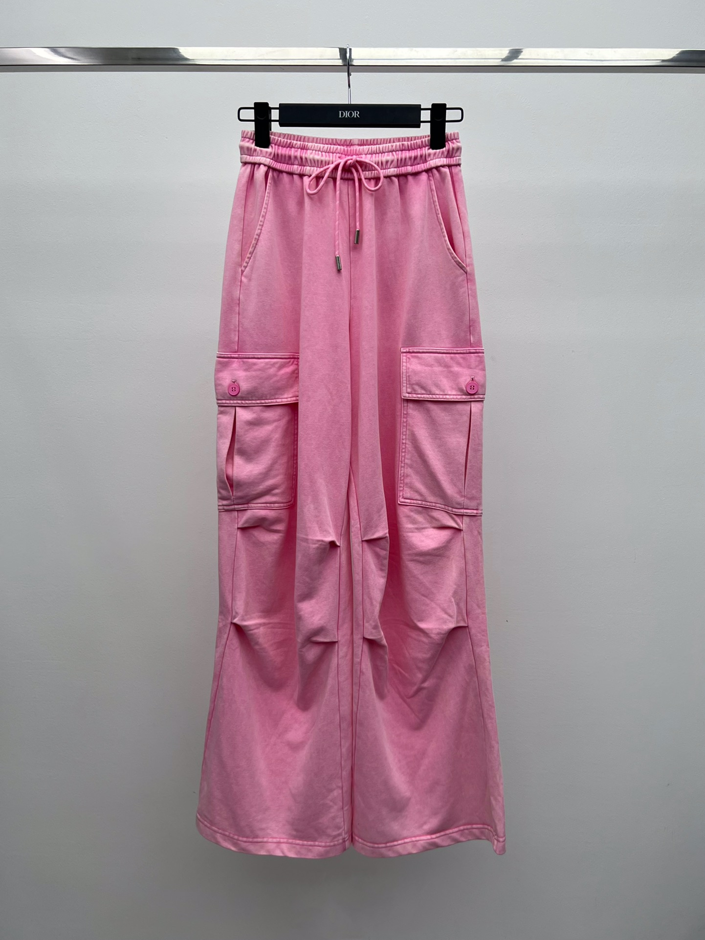 “Stylish Single-Handed Female Suit with Large Pocket Panty and Branded Decoration” - 图片 2