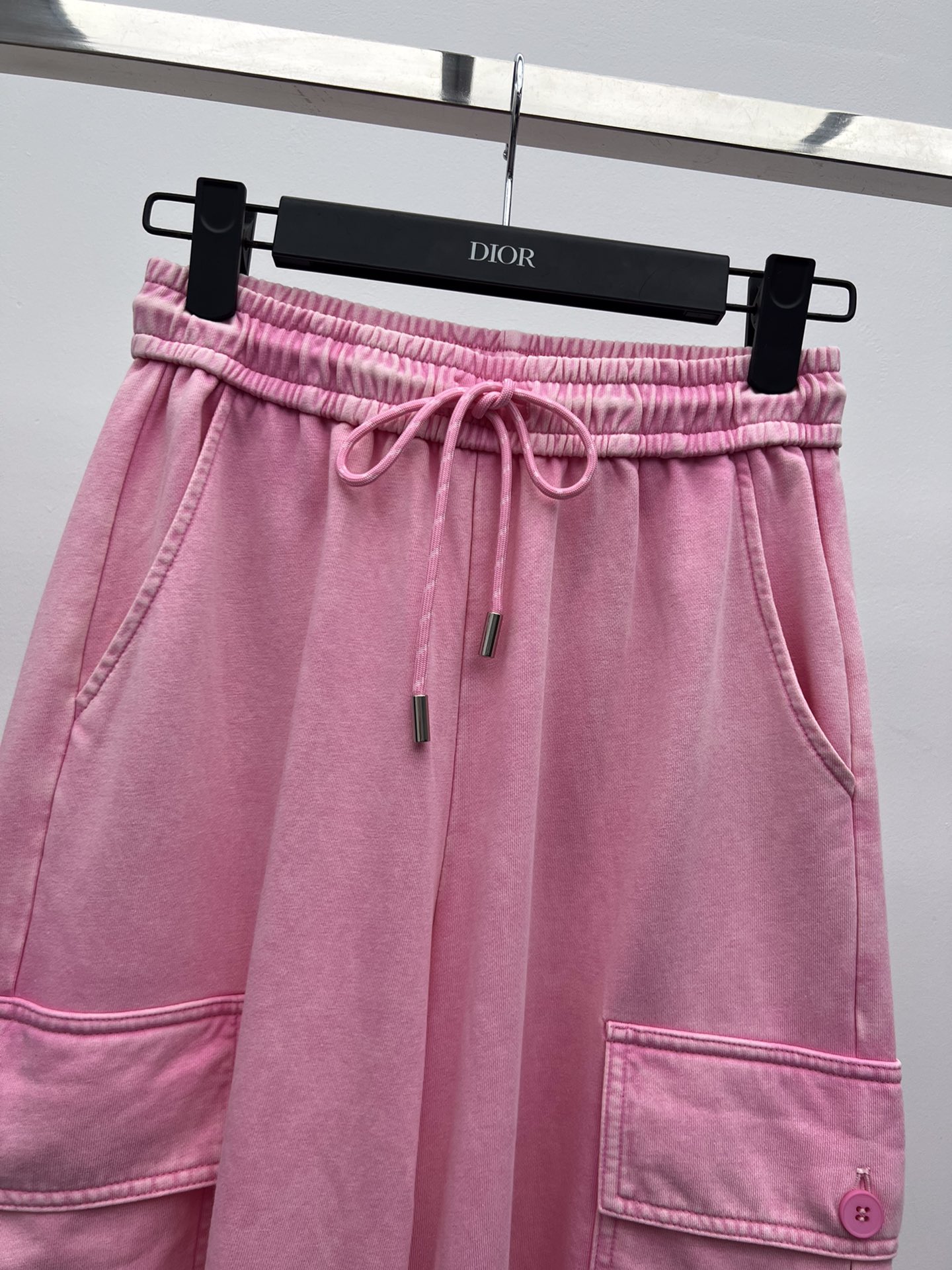 “Stylish Single-Handed Female Suit with Large Pocket Panty and Branded Decoration” - 图片 3